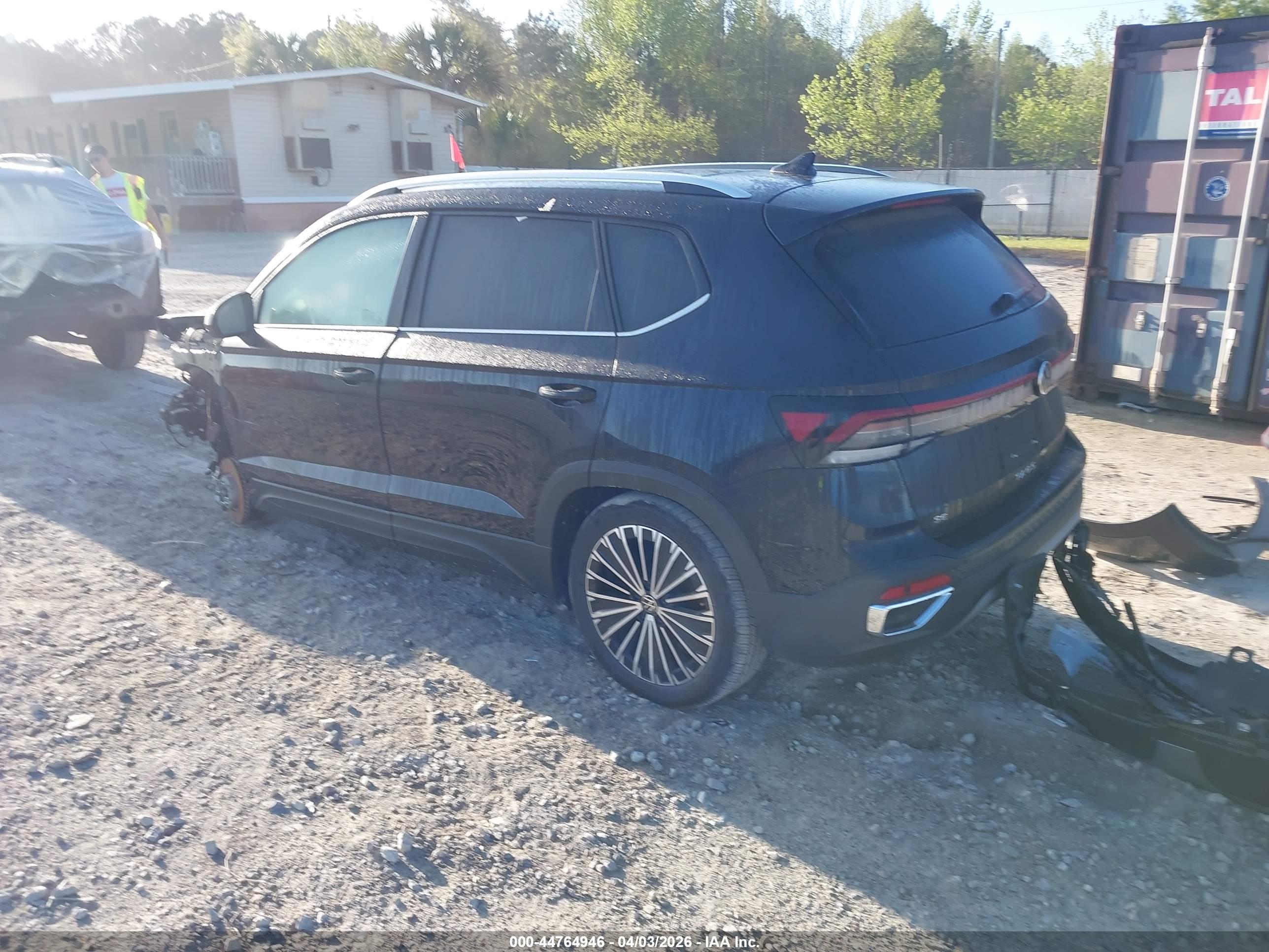 VOLKSWAGEN TAOS image 3