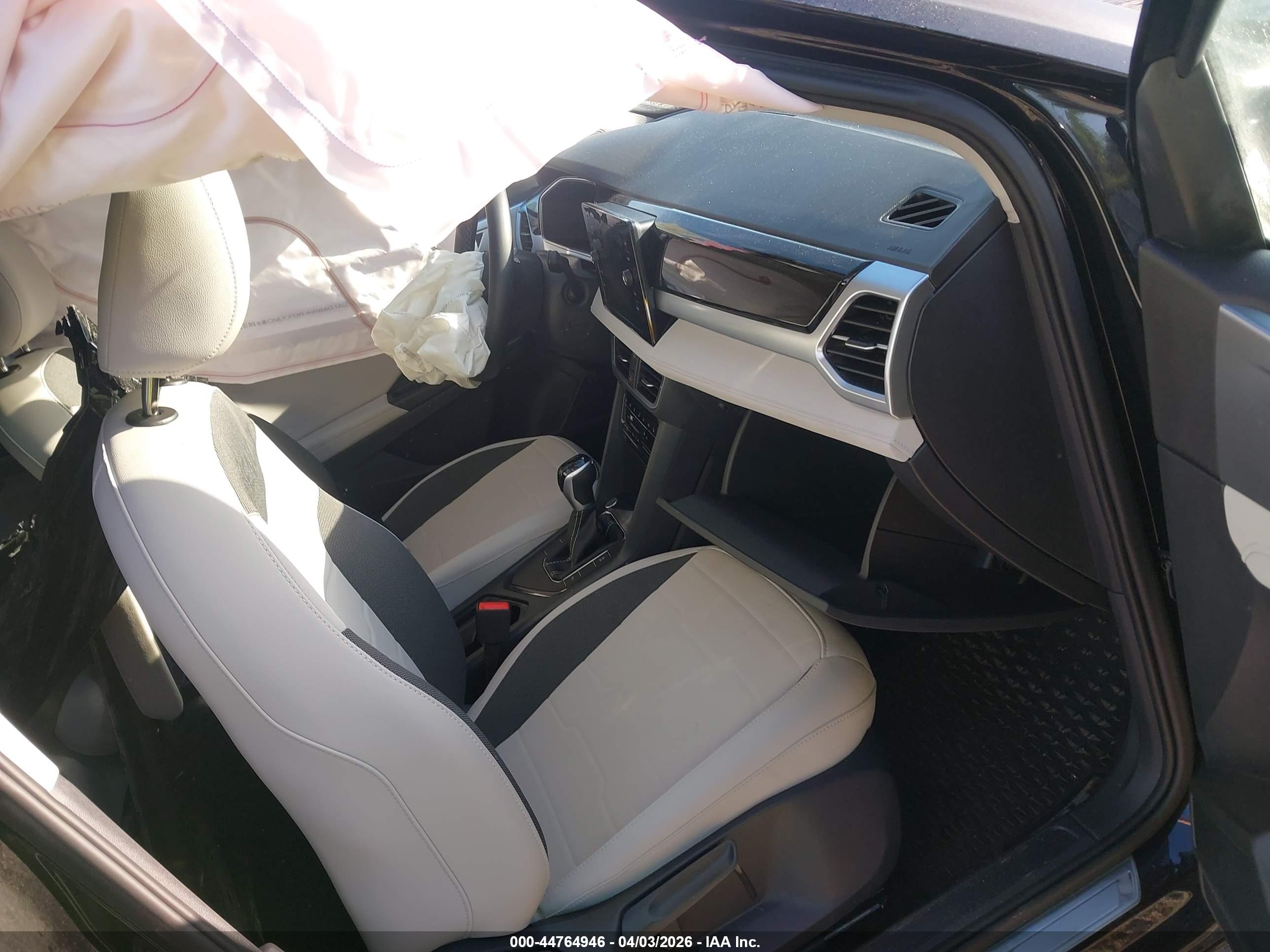 VOLKSWAGEN TAOS image 5
