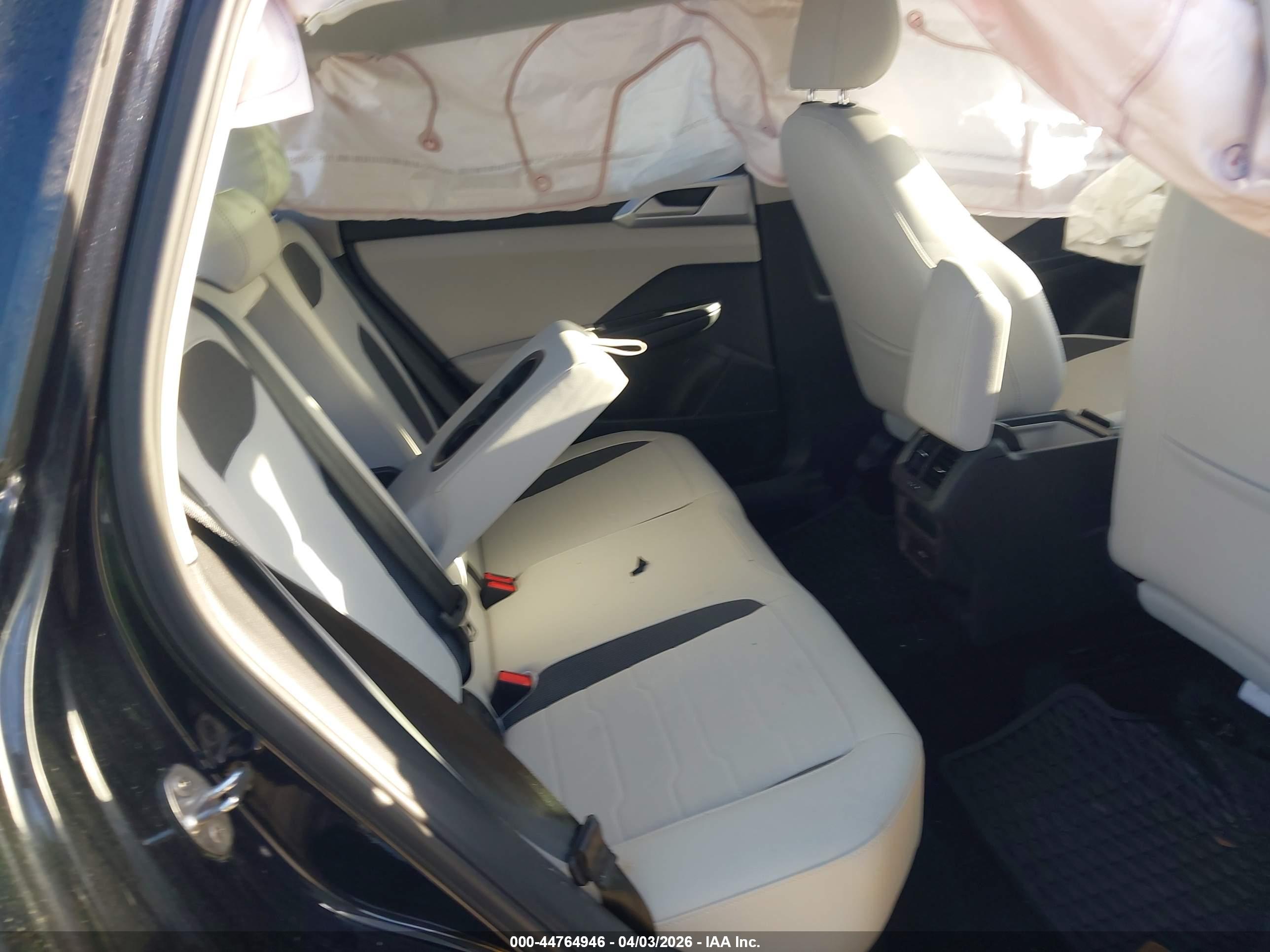 VOLKSWAGEN TAOS image 8