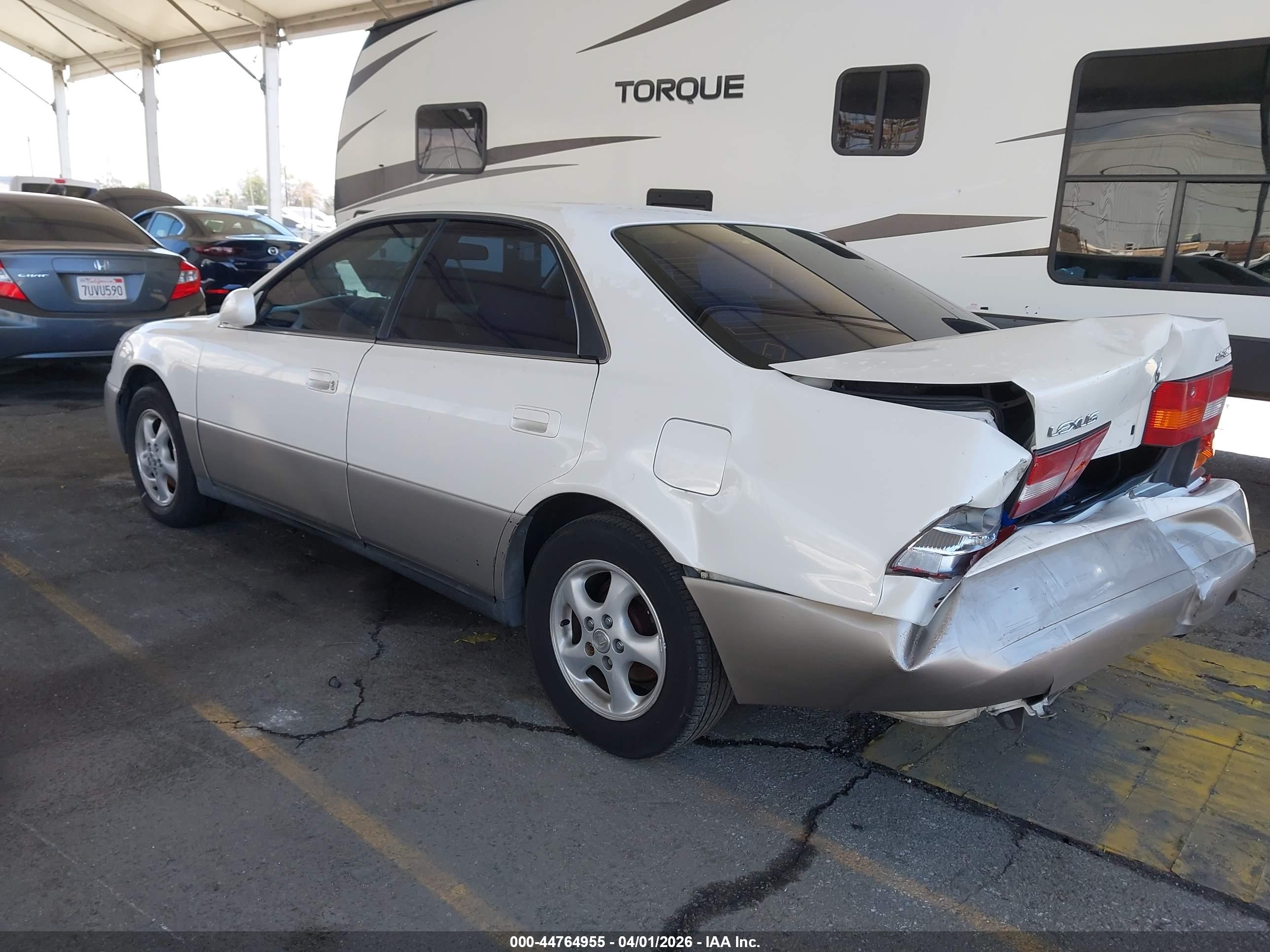 LEXUS ES image 3
