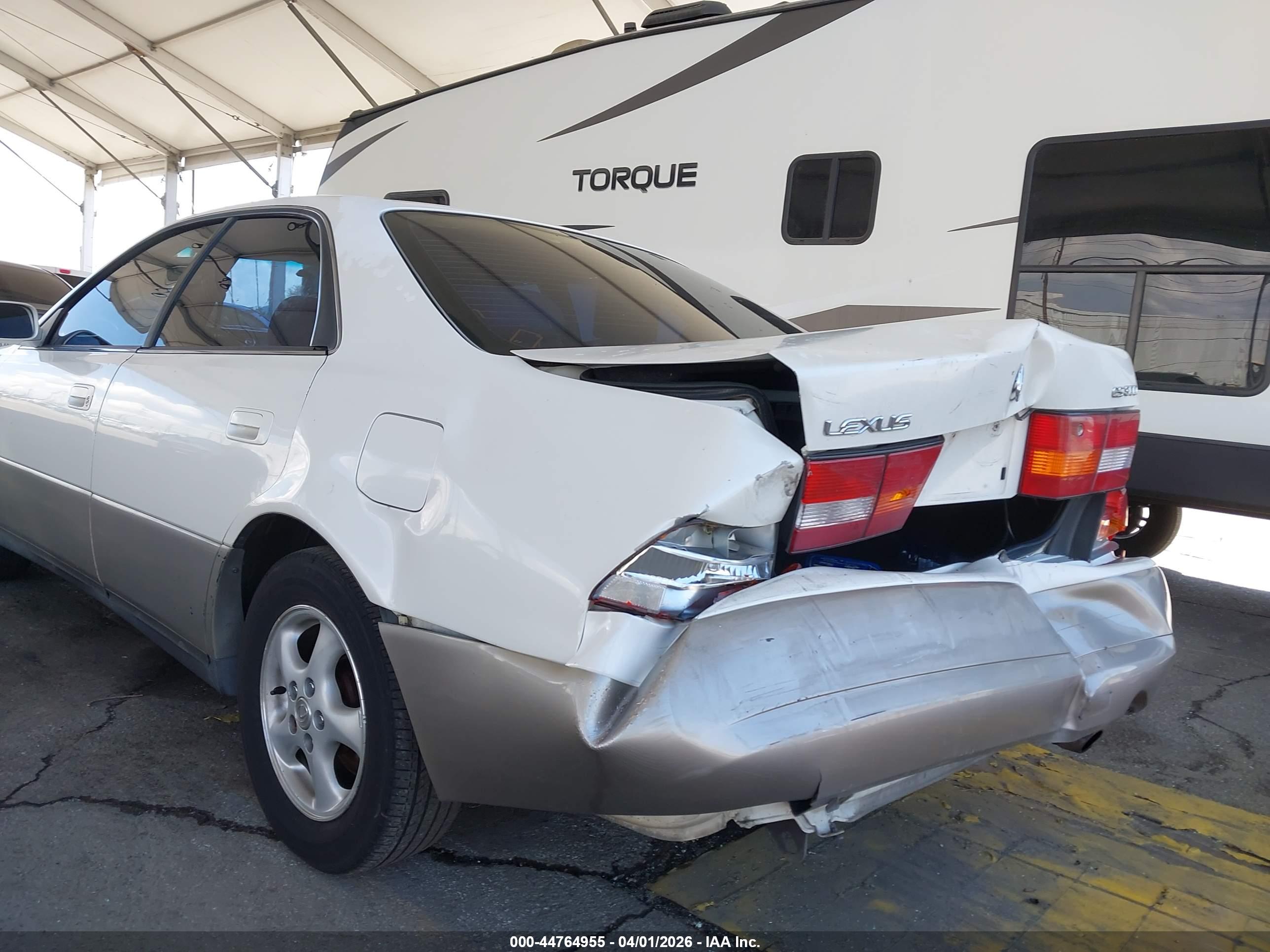 LEXUS ES image 6