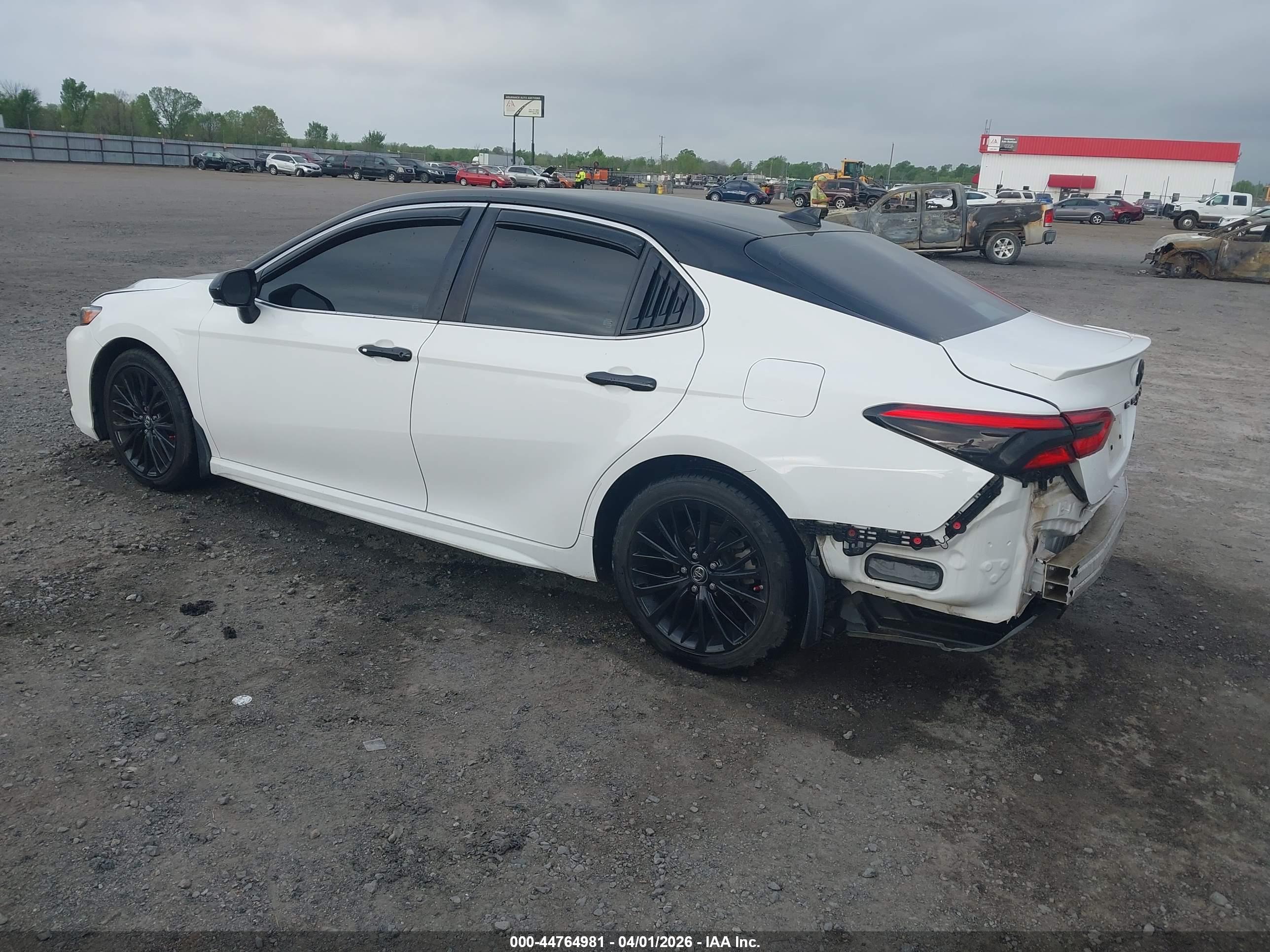 TOYOTA CAMRY image 3