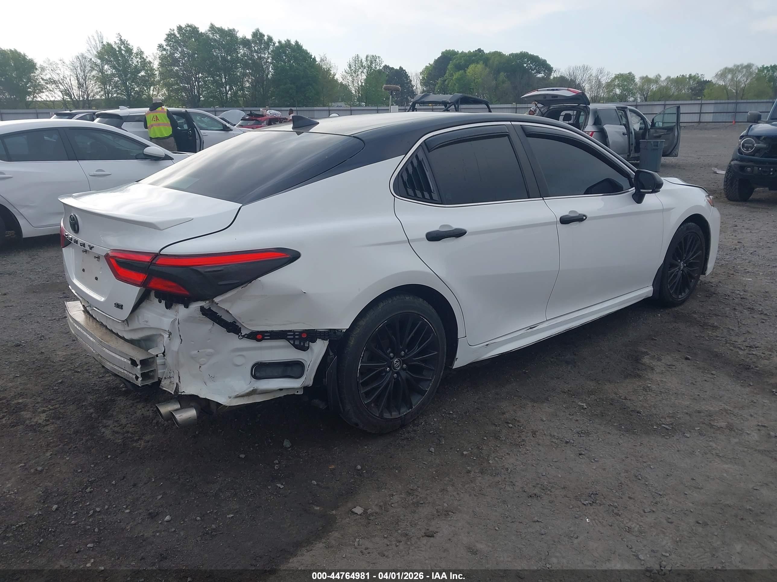 TOYOTA CAMRY image 4