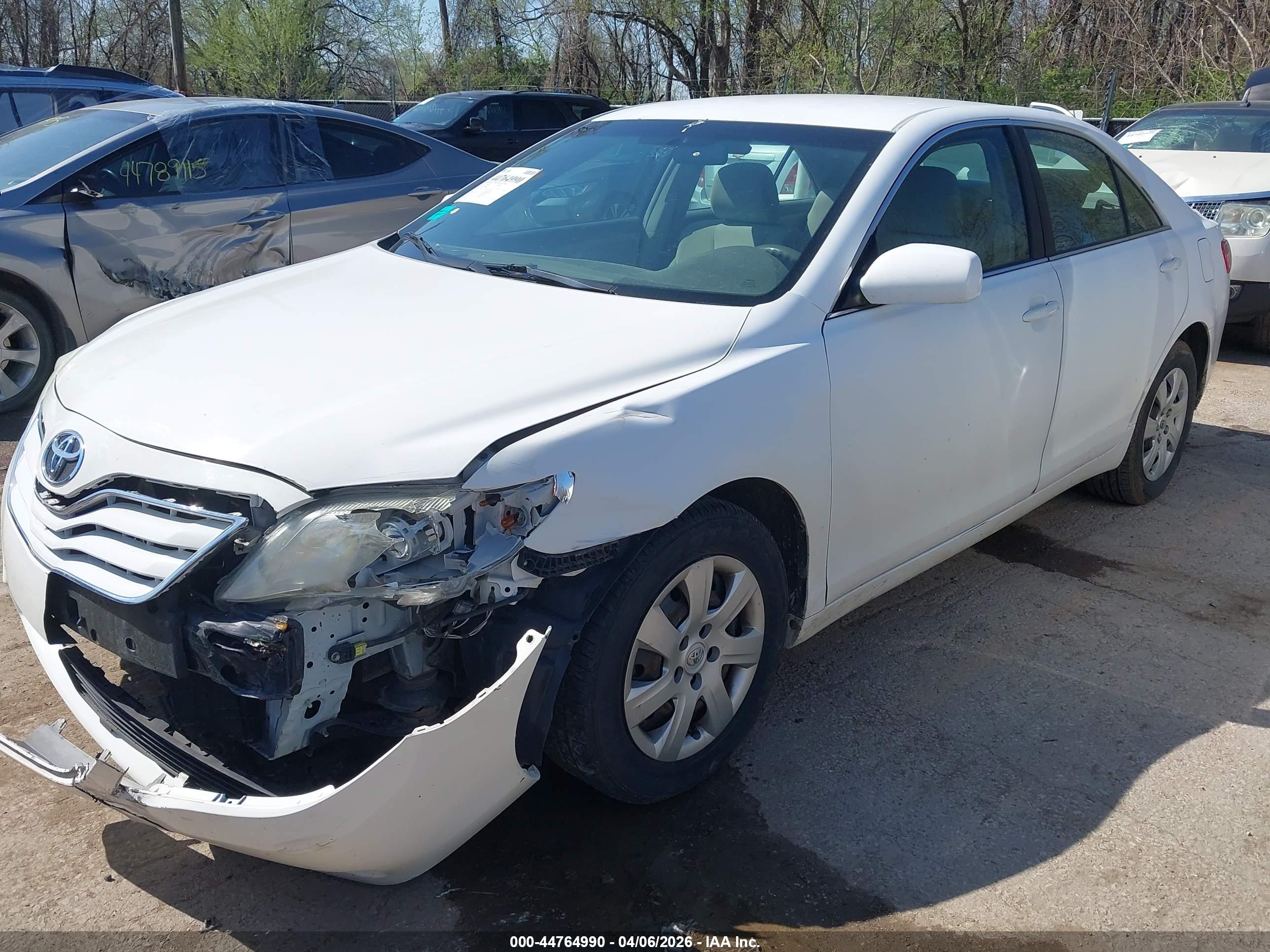 TOYOTA CAMRY image 2
