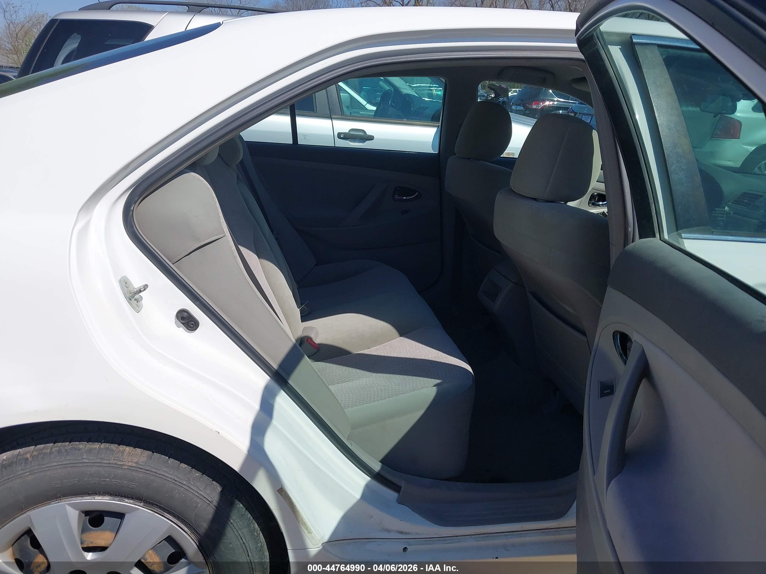 TOYOTA CAMRY image 8