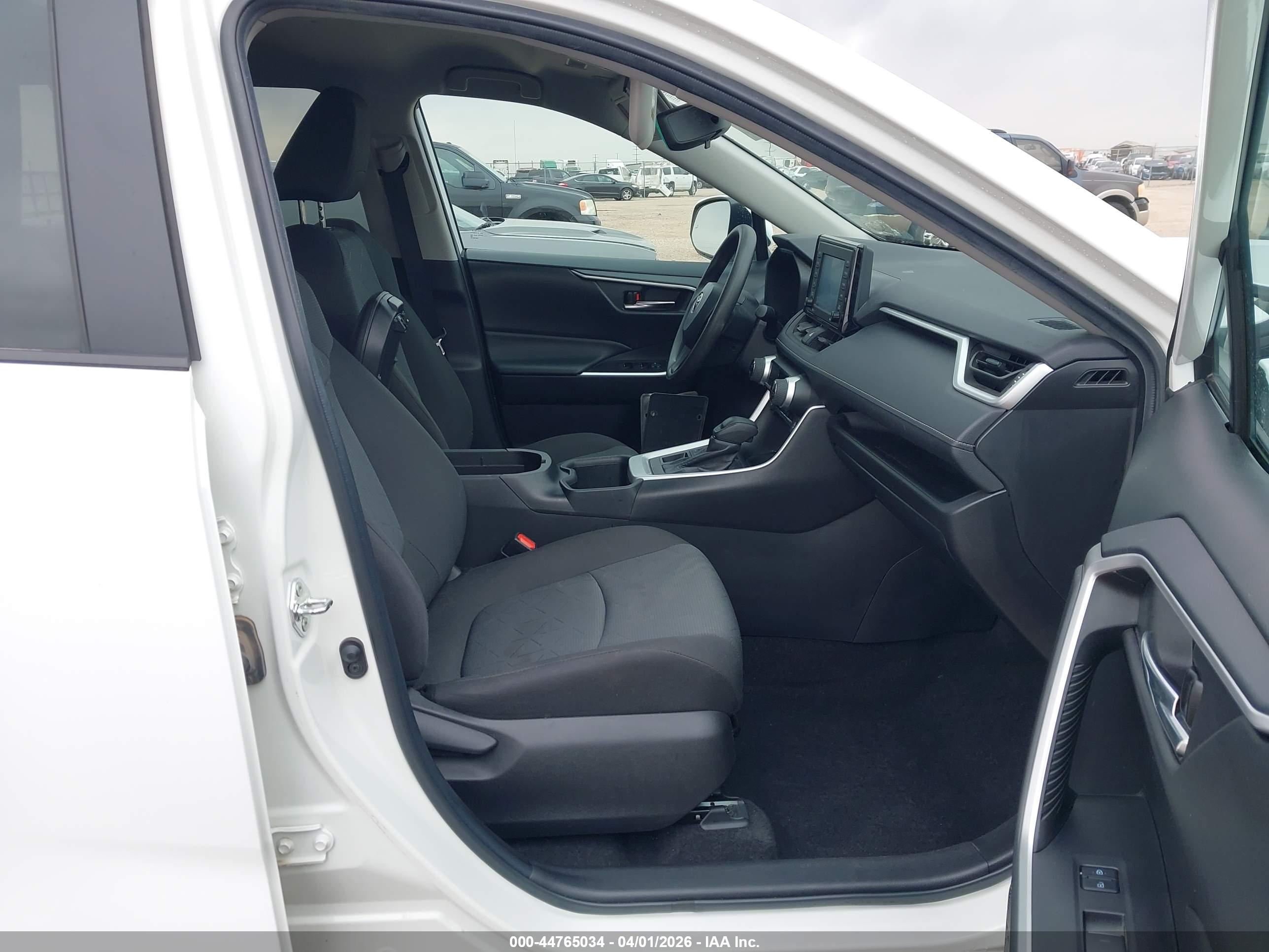 TOYOTA RAV4 image 5