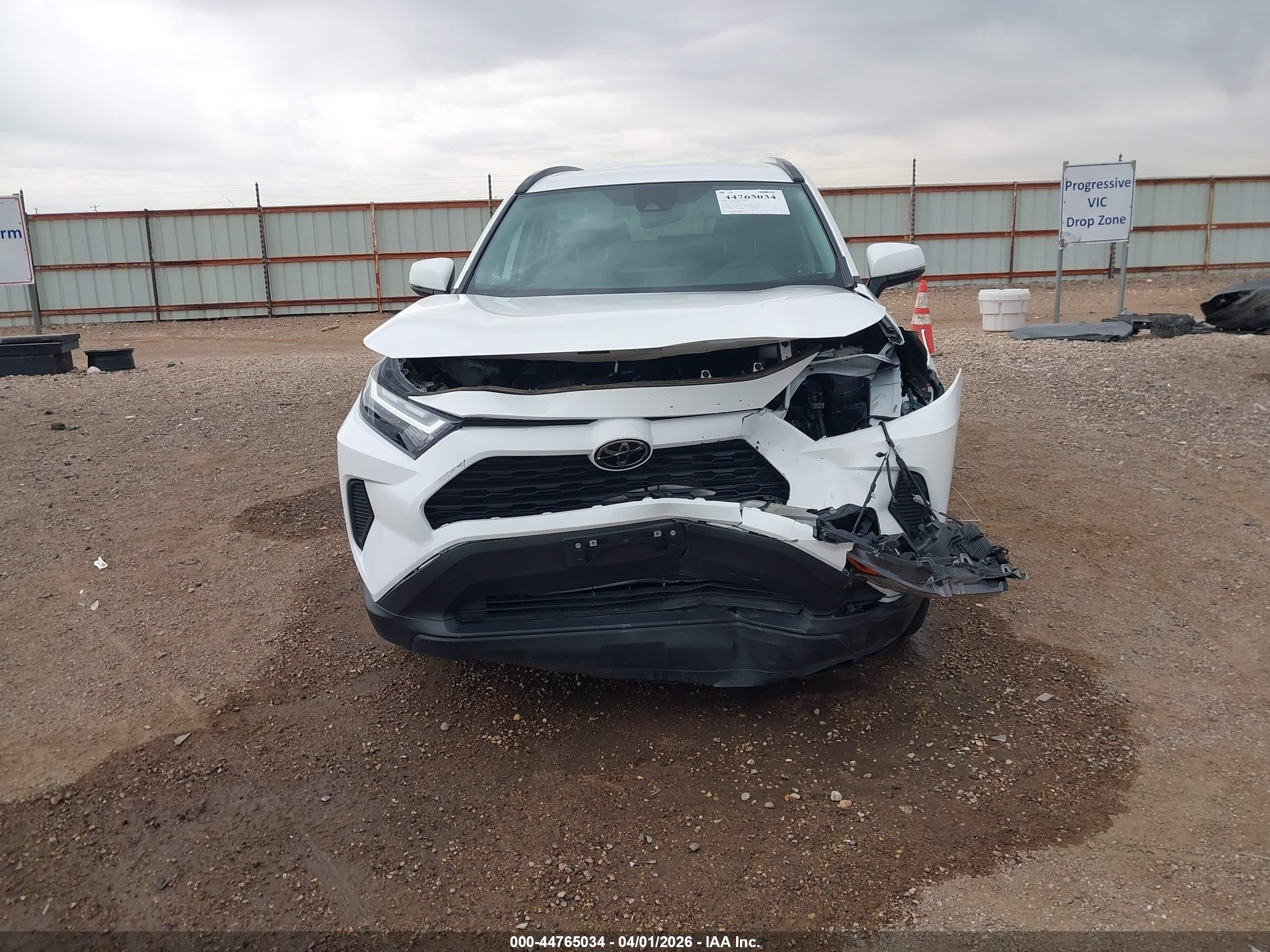 TOYOTA RAV4 image 6