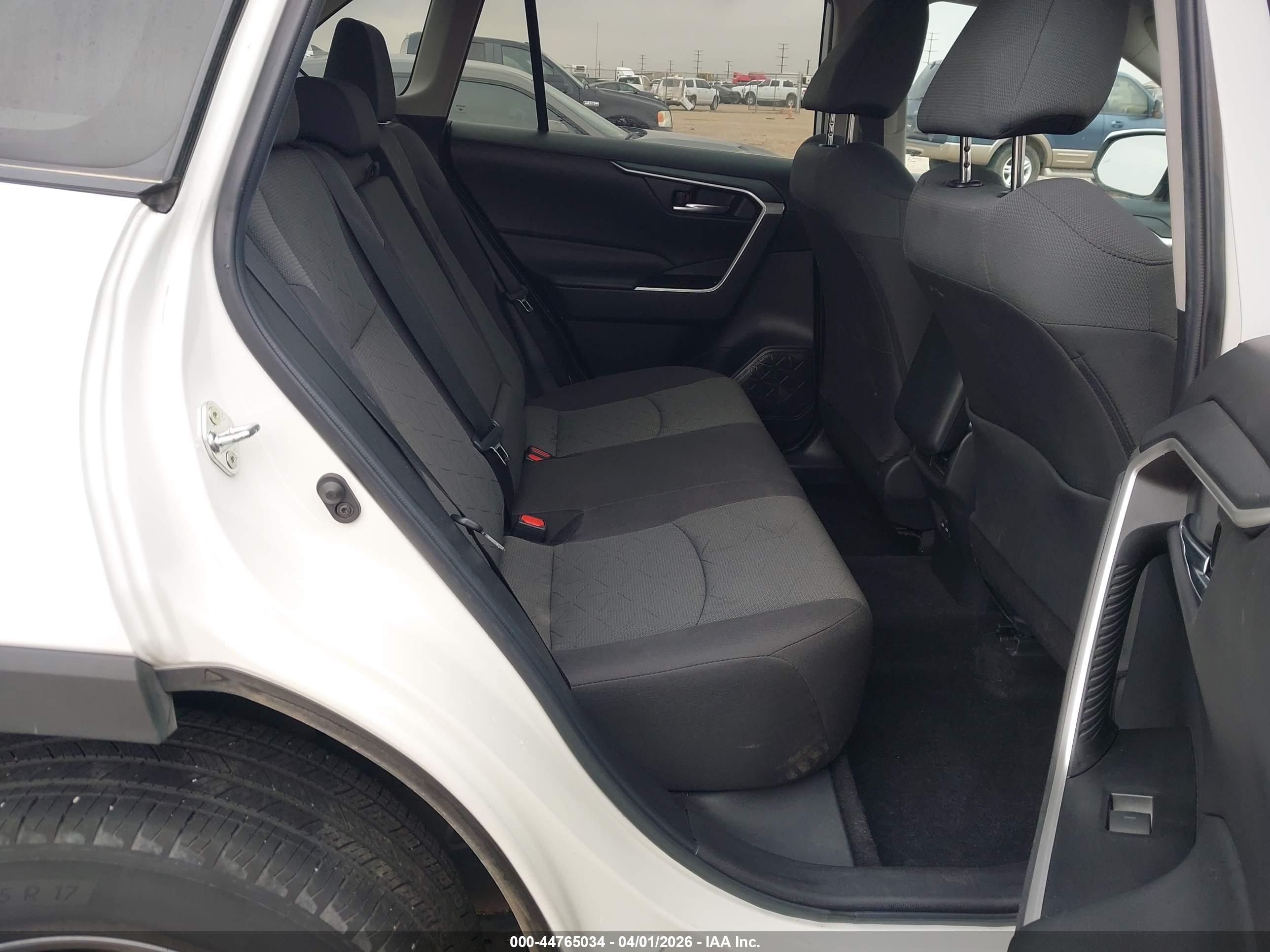 TOYOTA RAV4 image 8