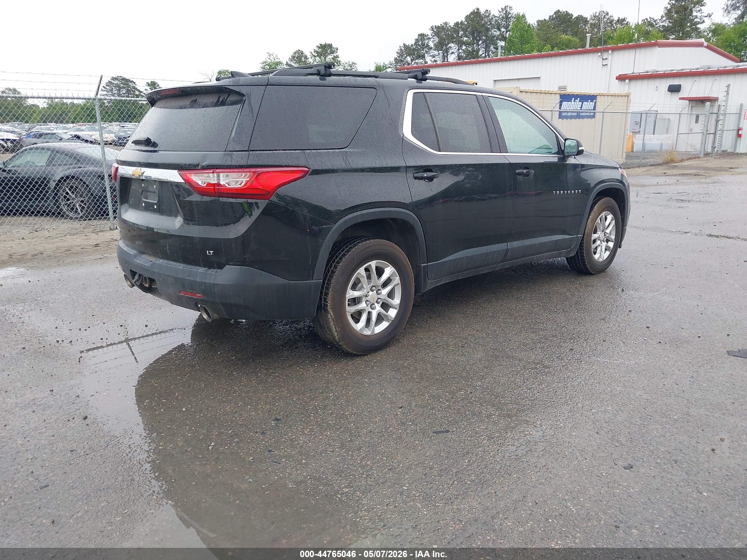 CHEVROLET TRAVERSE image 4