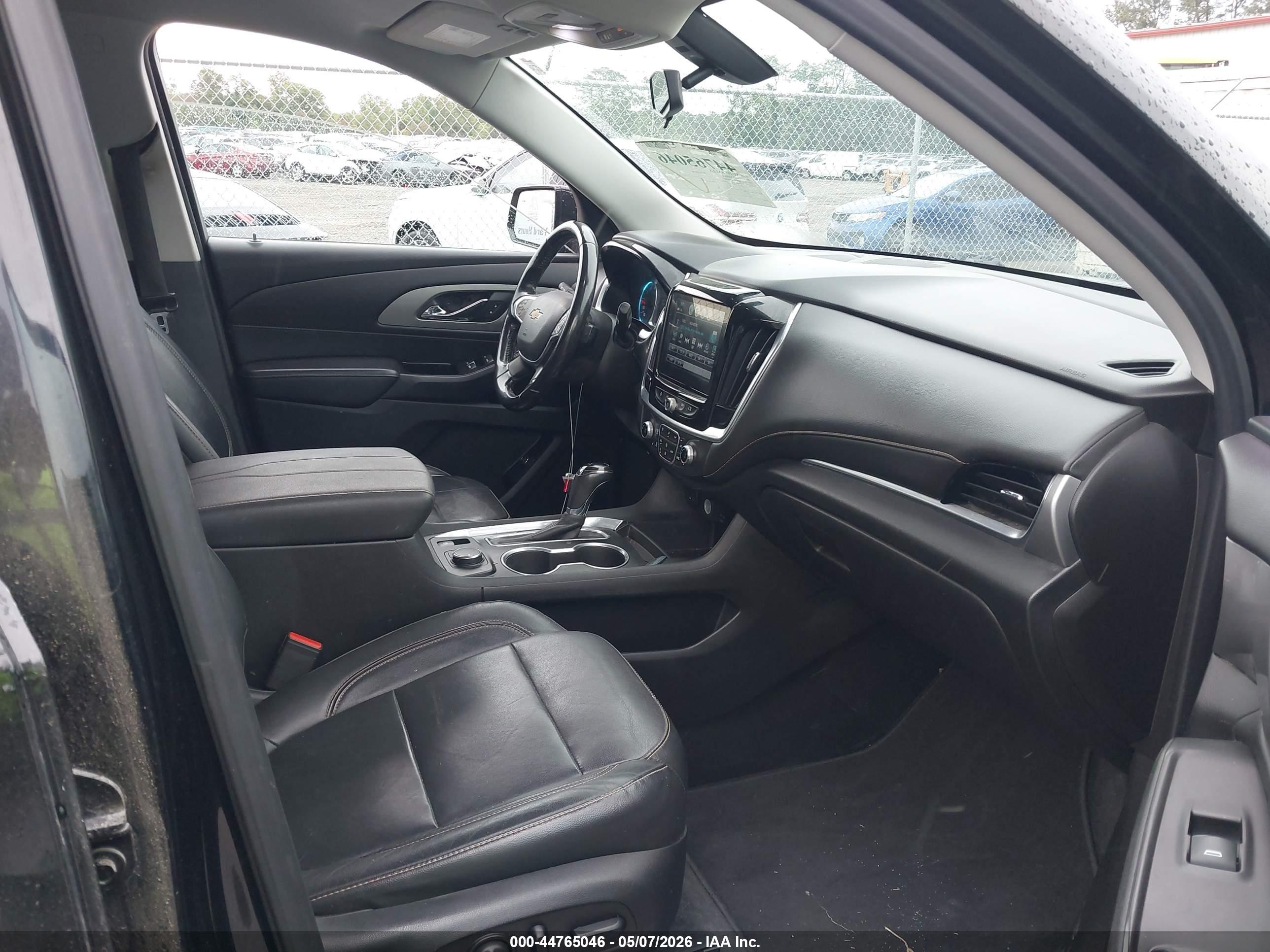 CHEVROLET TRAVERSE image 5