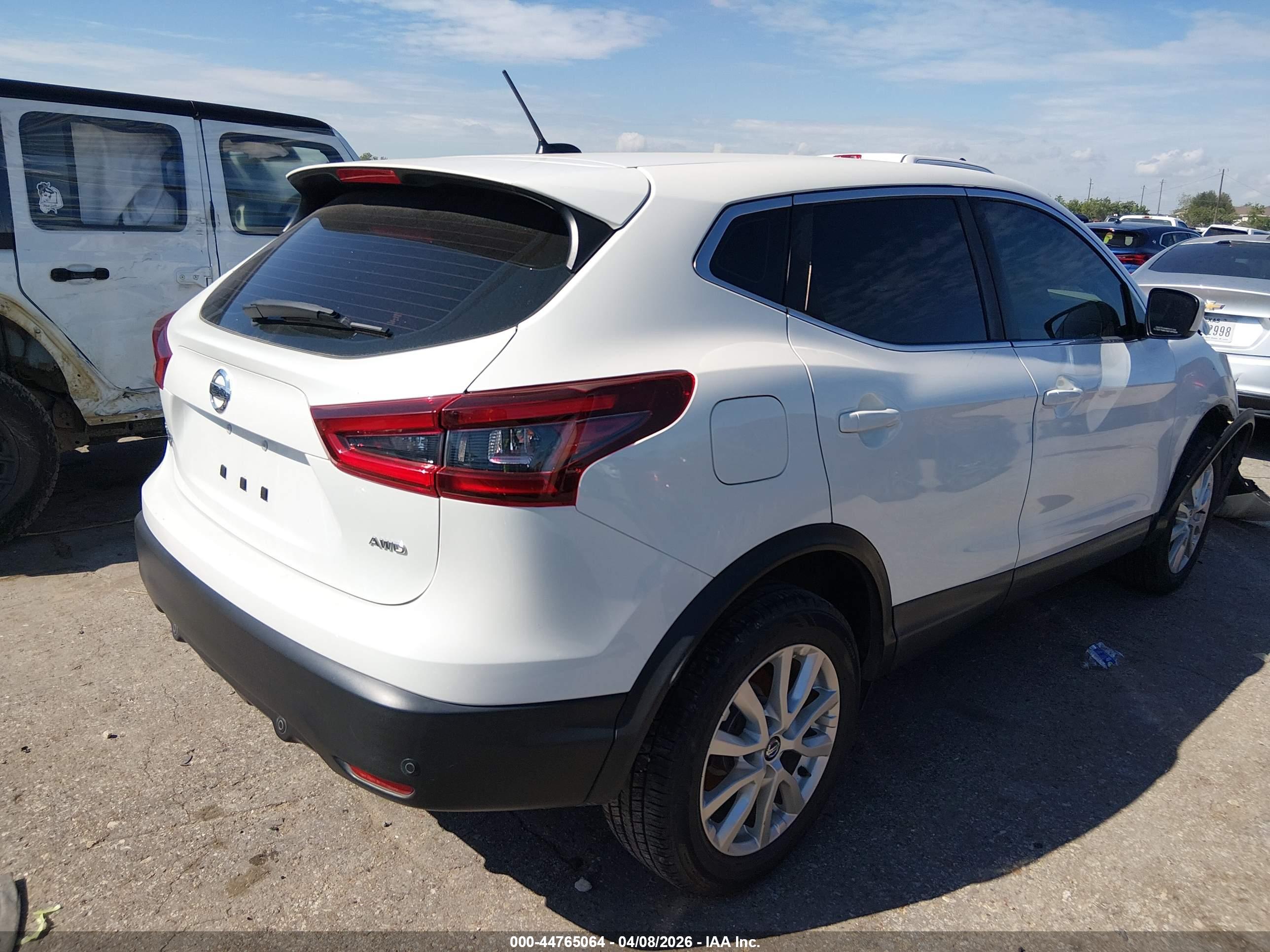 NISSAN ROGUE image 4