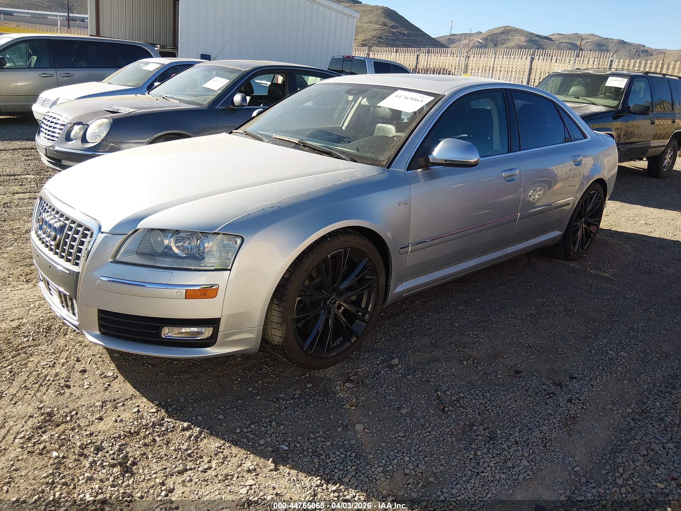 AUDI S8 image 2