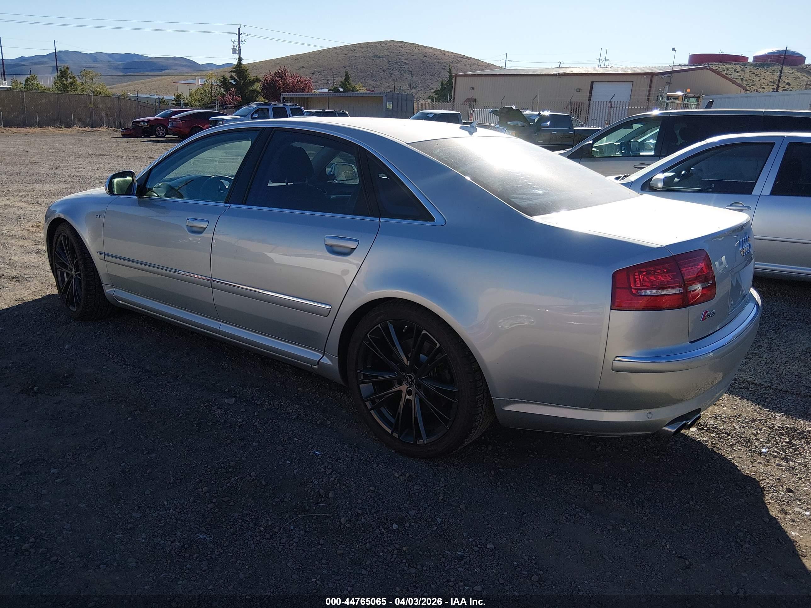 AUDI S8 image 3