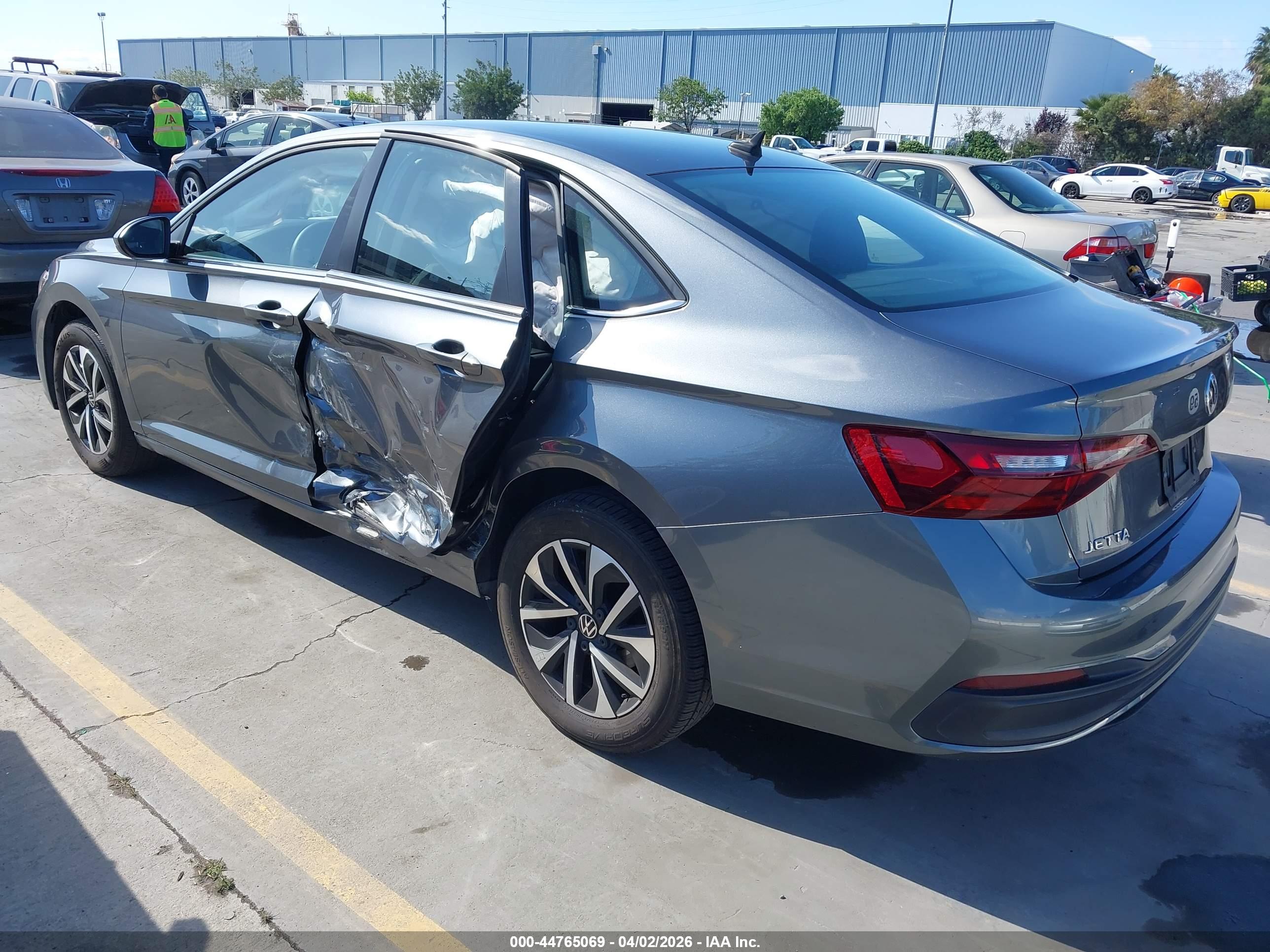 VOLKSWAGEN JETTA image 3
