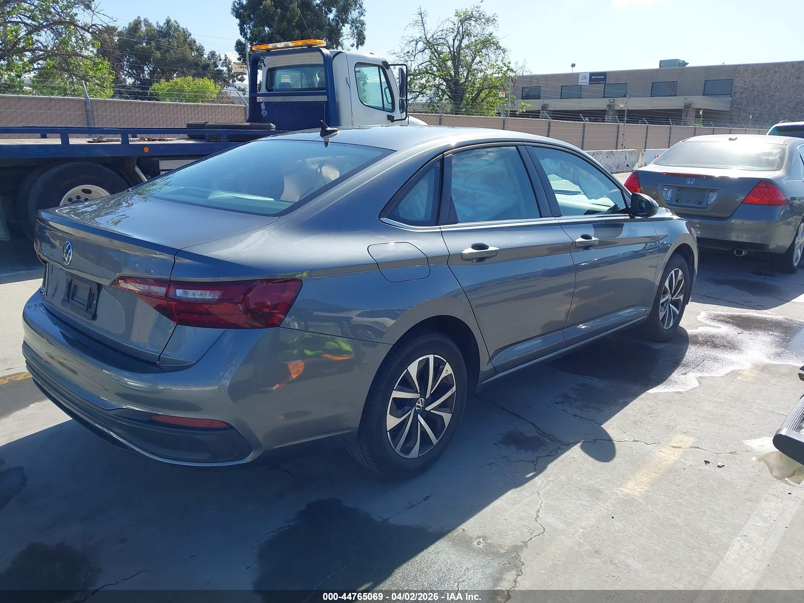 VOLKSWAGEN JETTA image 4