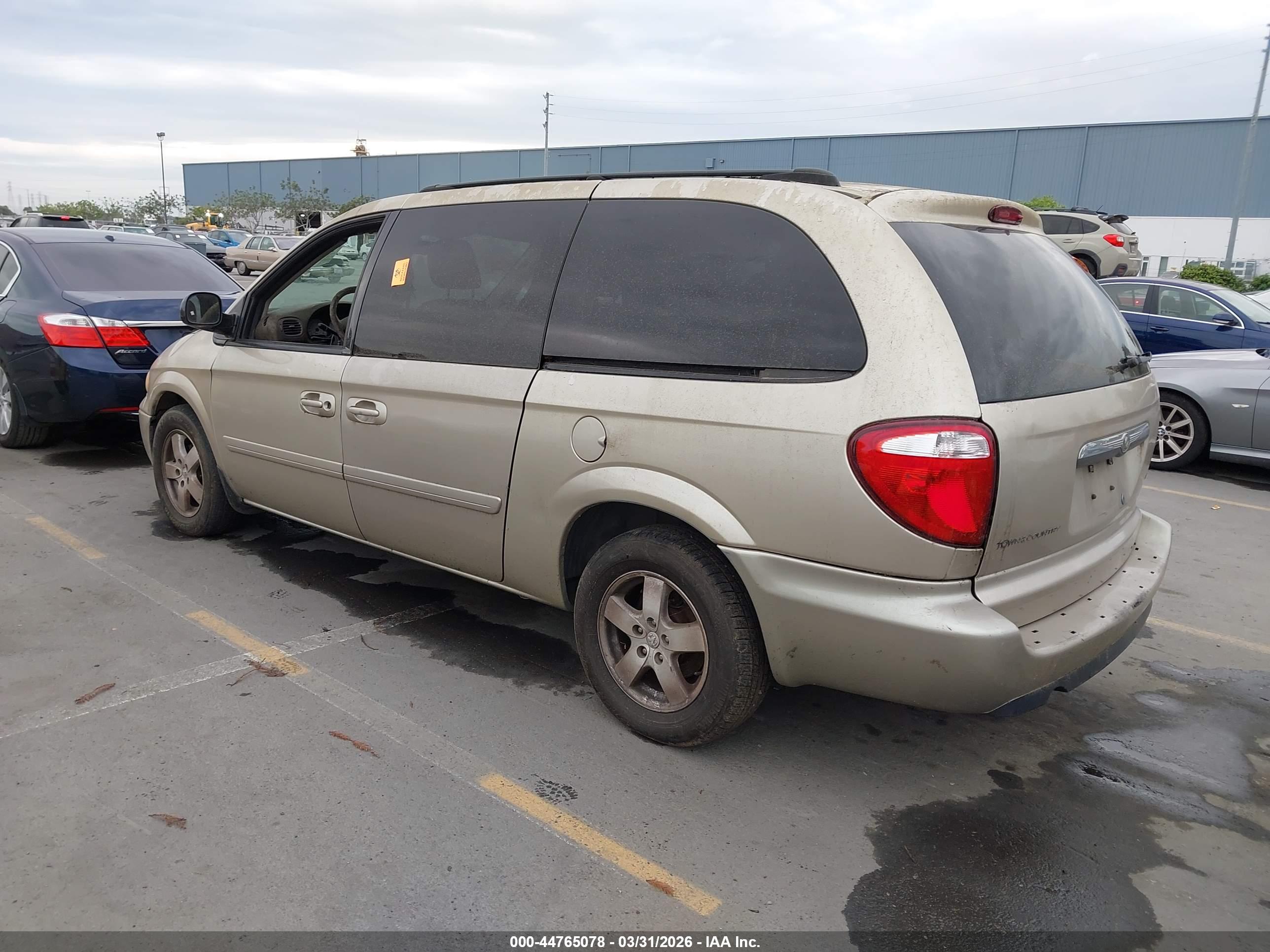 CHRYSLER TOWN image 3