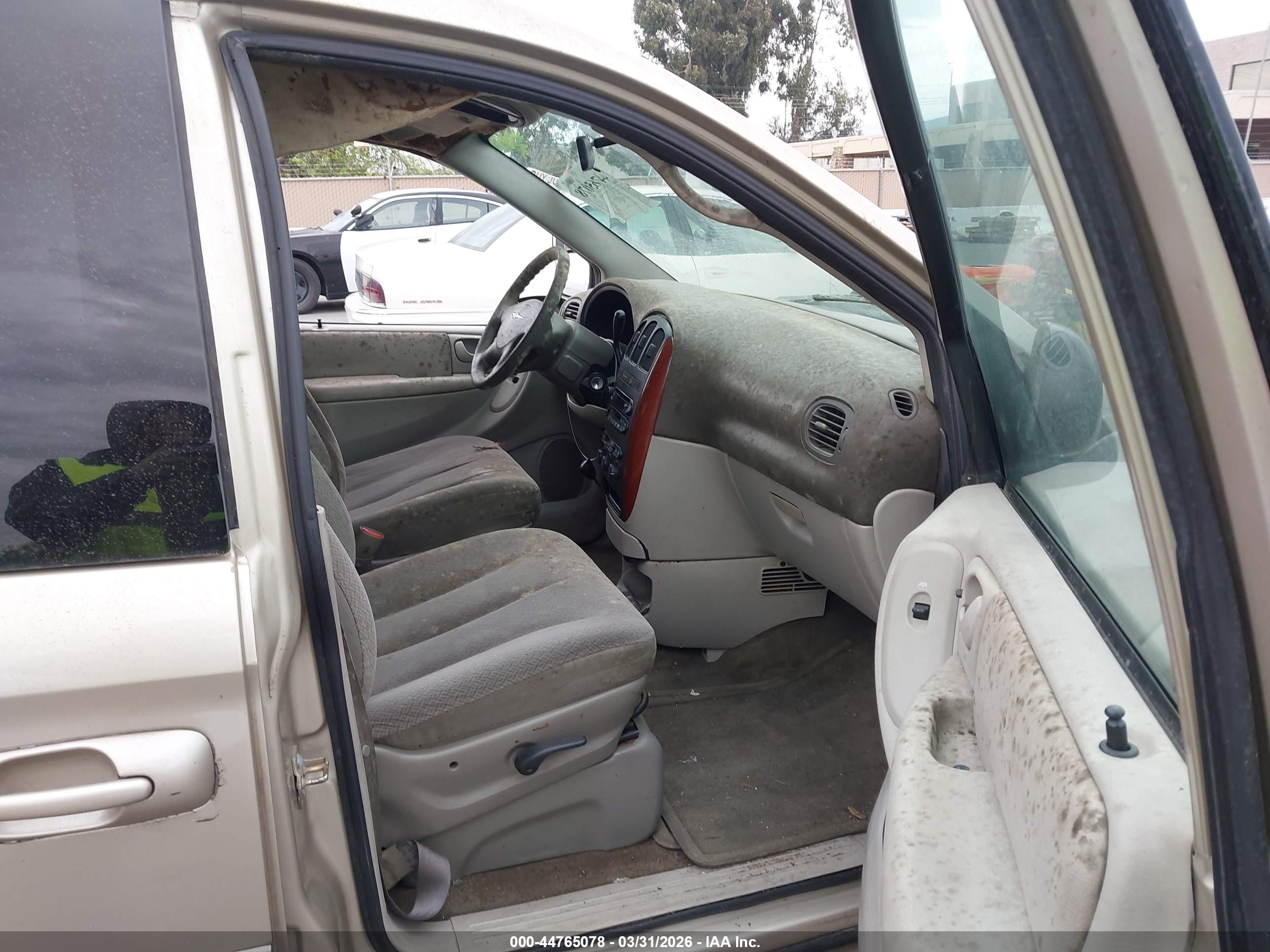 CHRYSLER TOWN image 5