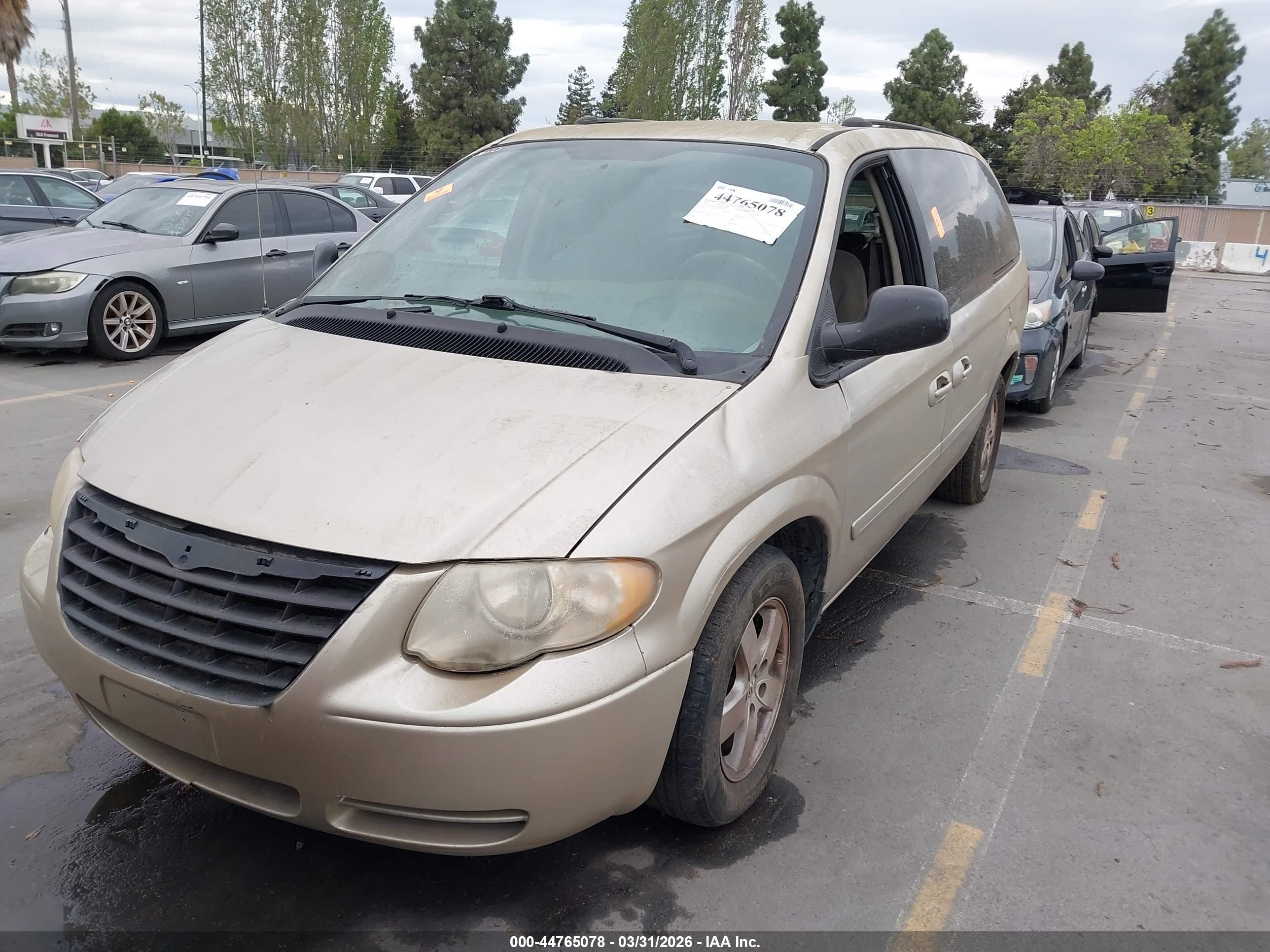 CHRYSLER TOWN image 6