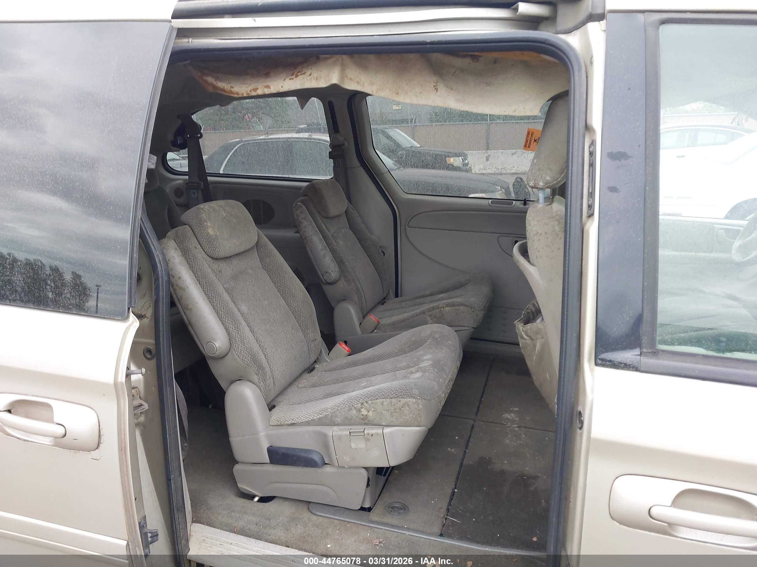 CHRYSLER TOWN image 8