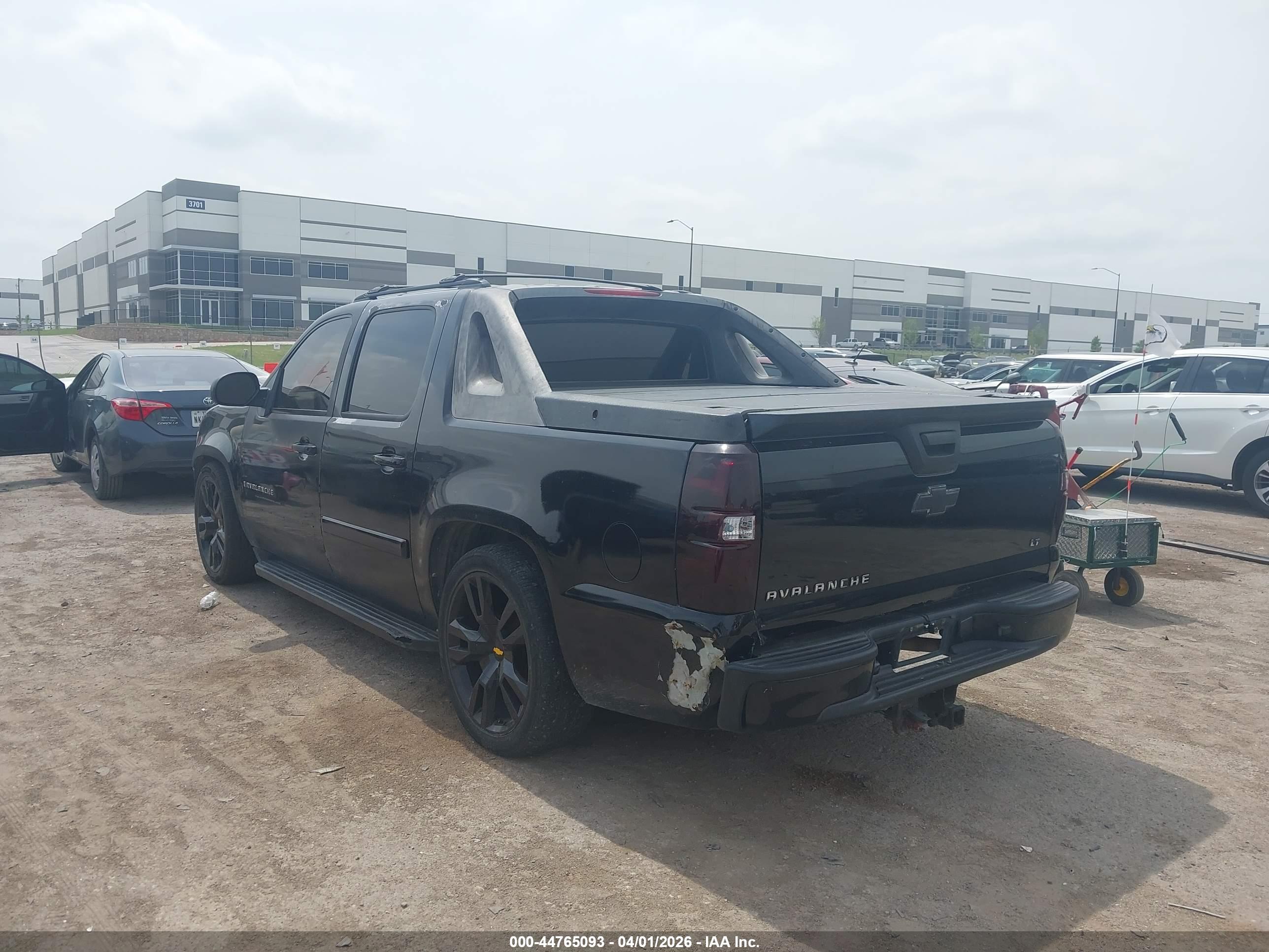 CHEVROLET AVALANCHE image 3