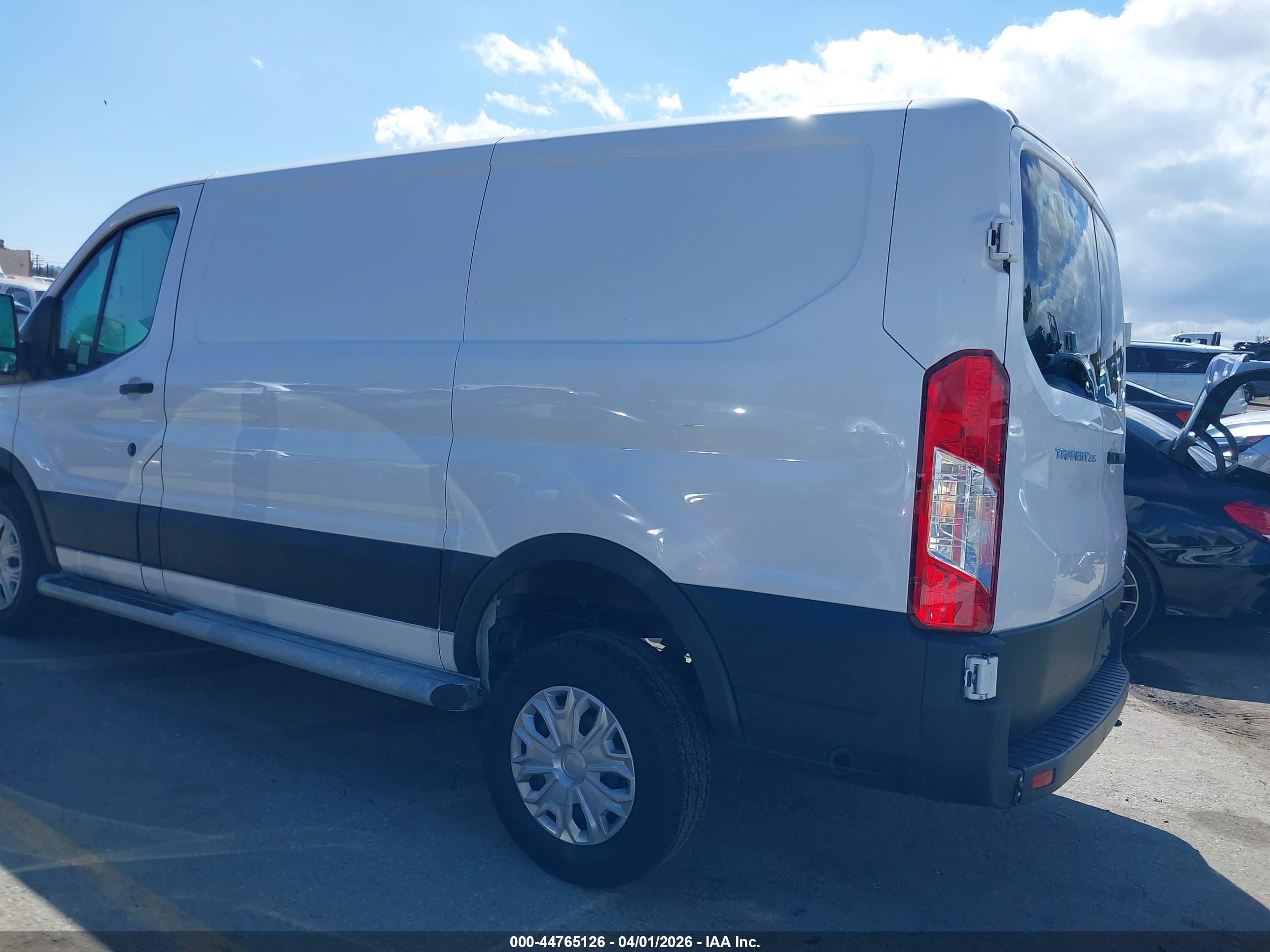 FORD TRANSIT-250 image 3