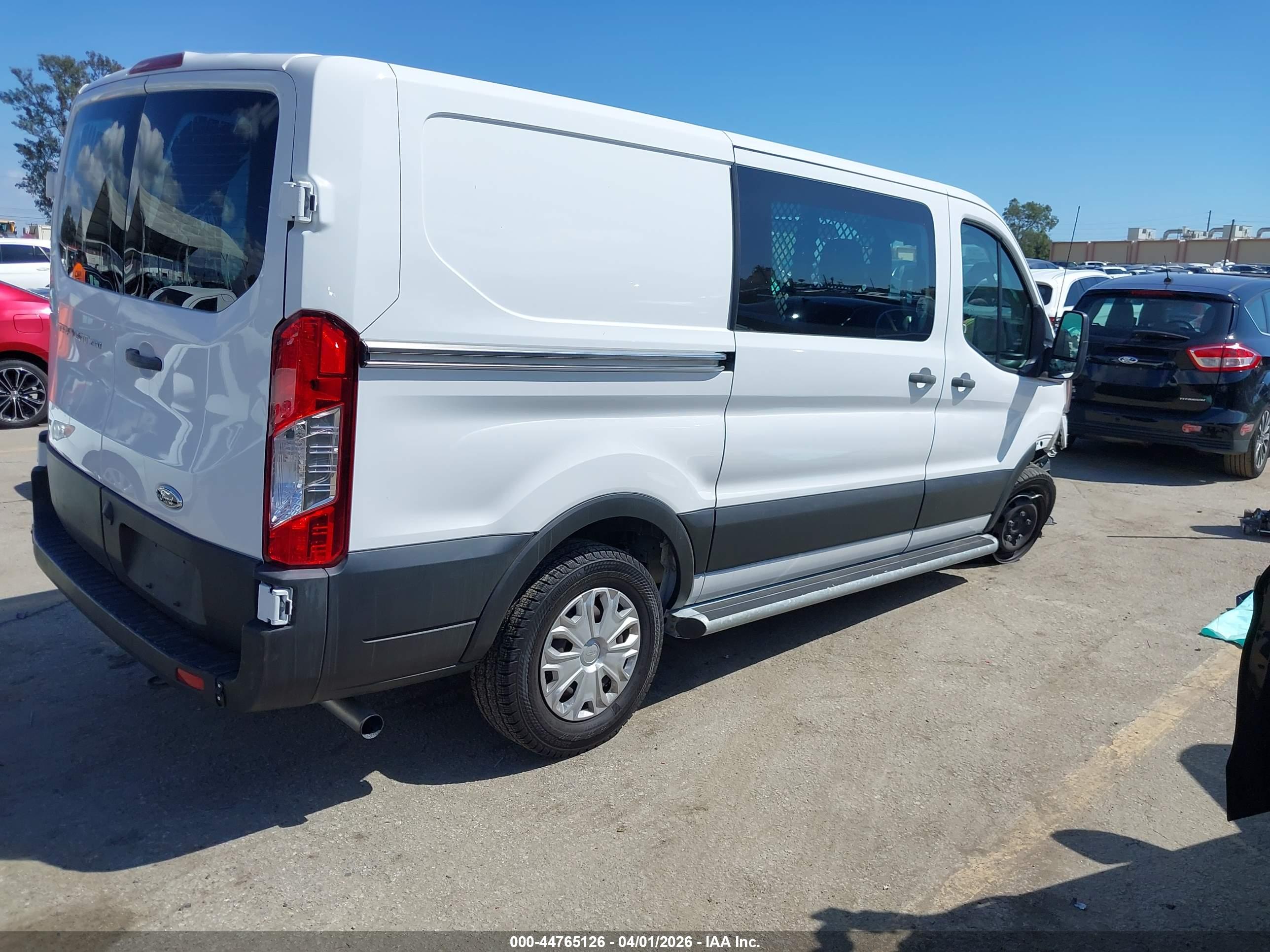 FORD TRANSIT-250 image 4