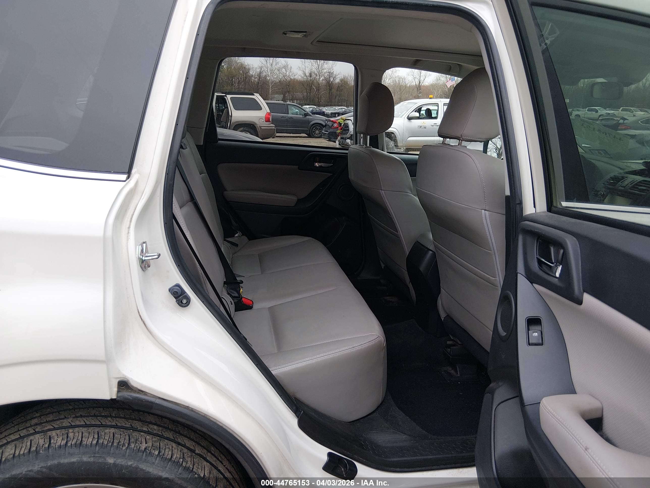 SUBARU FORESTER image 8