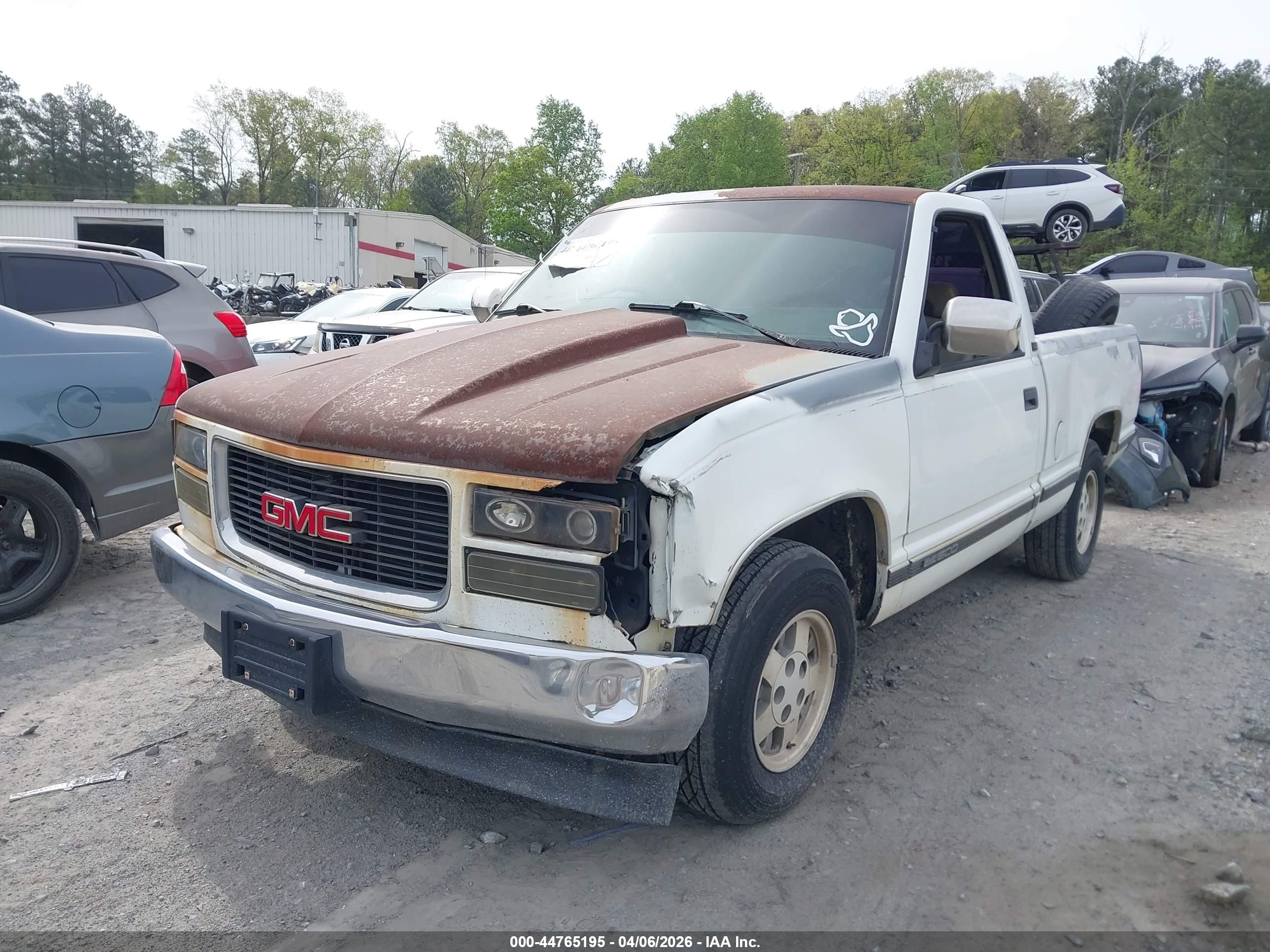GMC SIERRA image 2