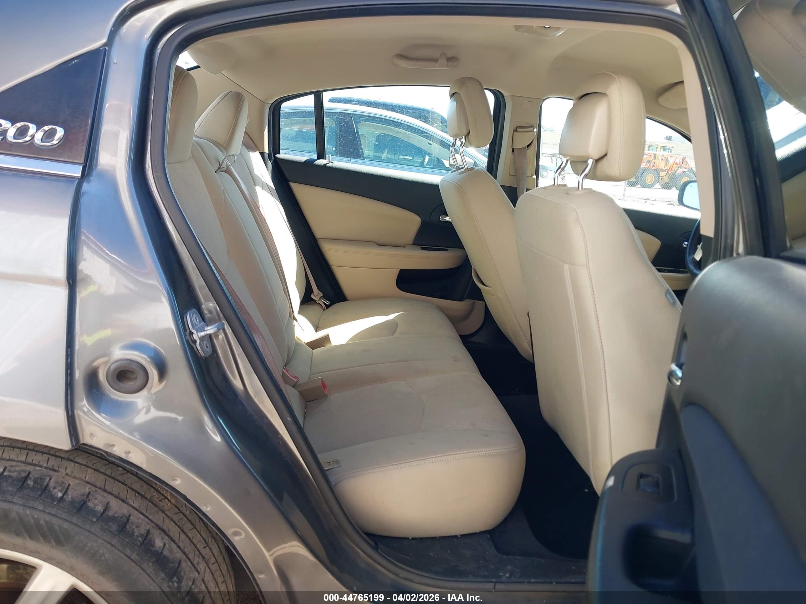 CHRYSLER 200 image 8