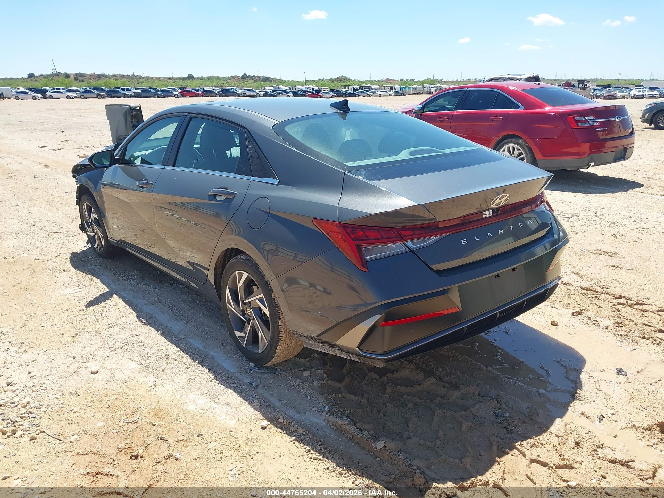 HYUNDAI ELANTRA image 3