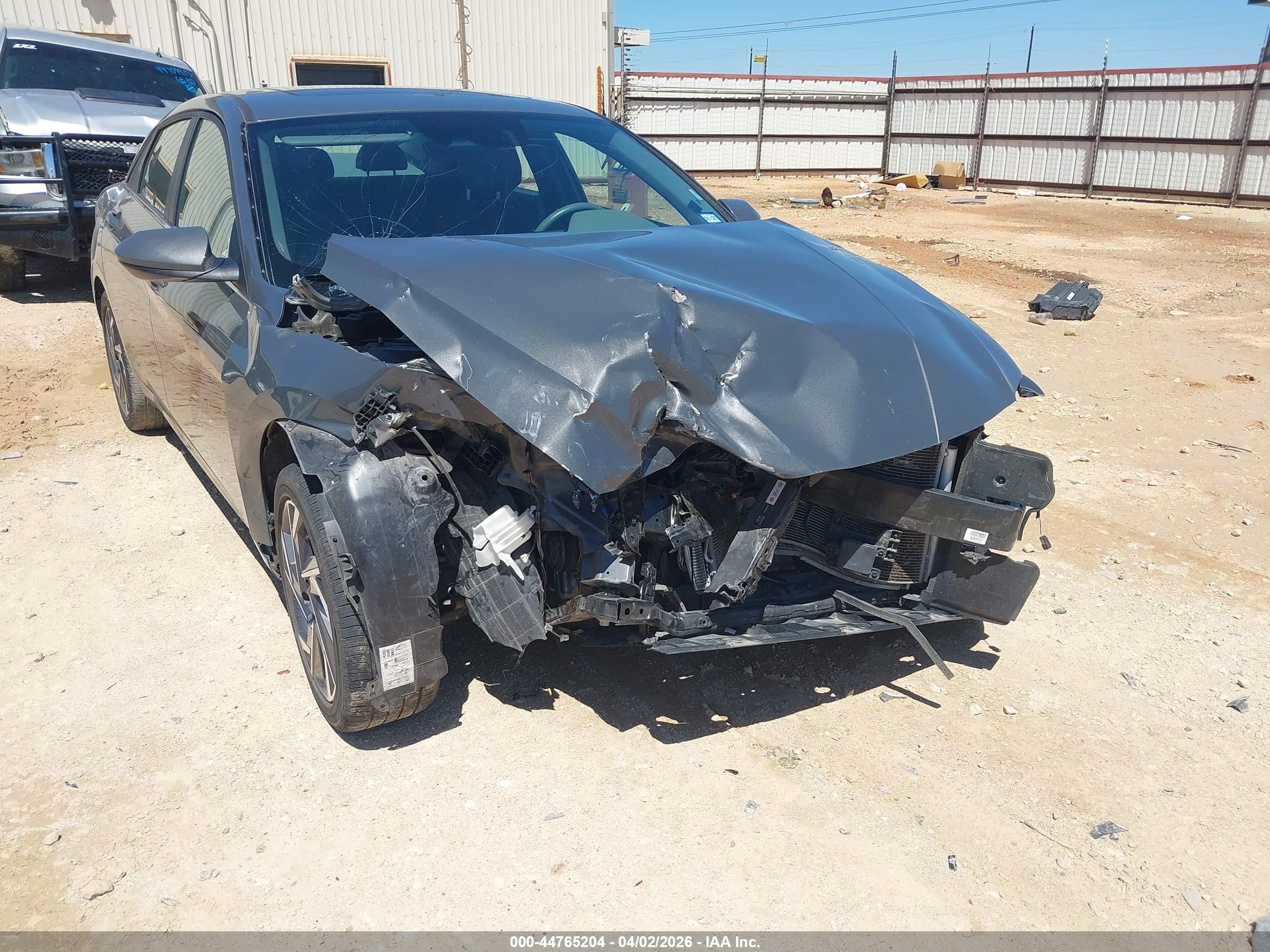 HYUNDAI ELANTRA image 6