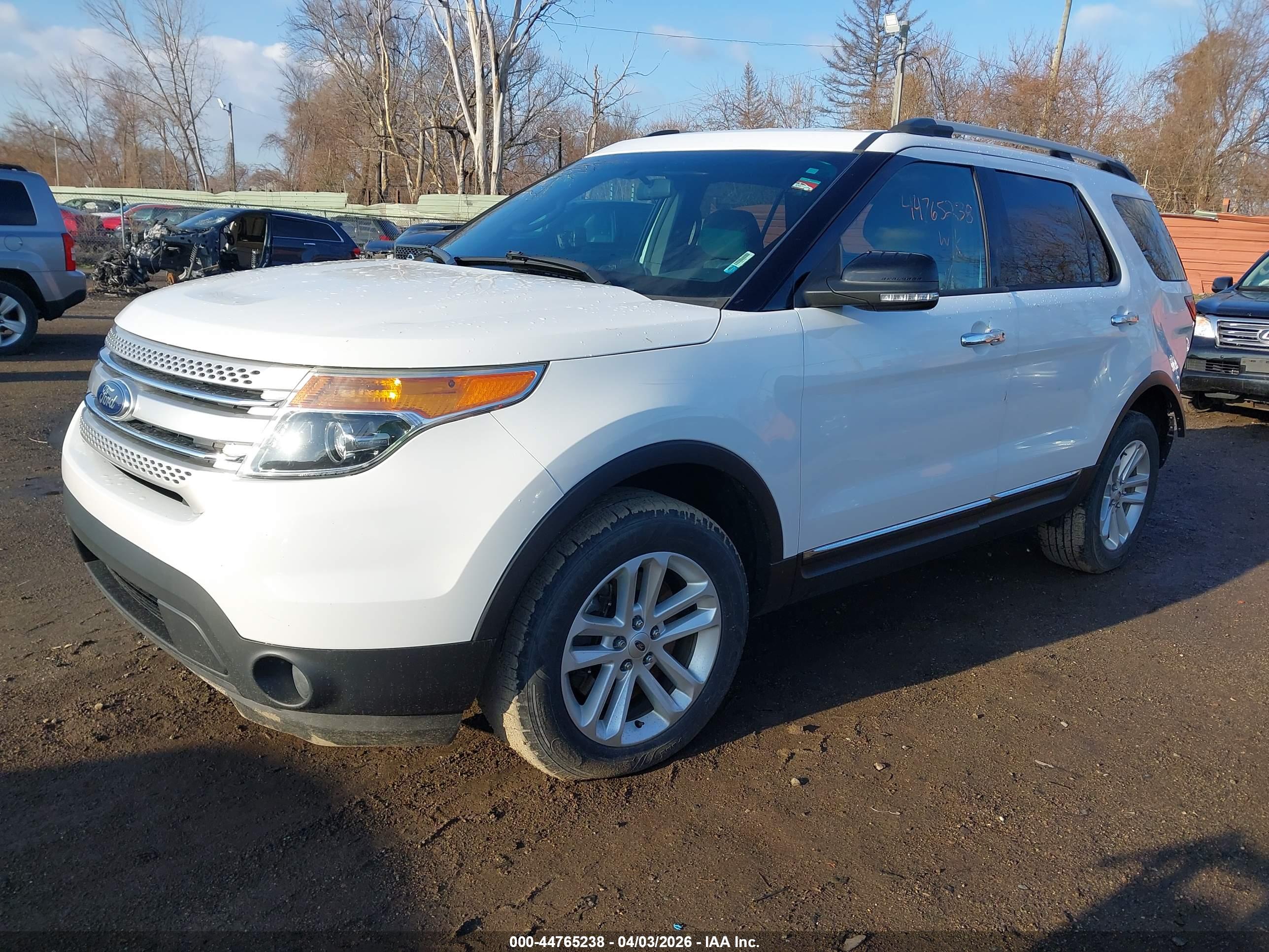 FORD EXPLORER image 2
