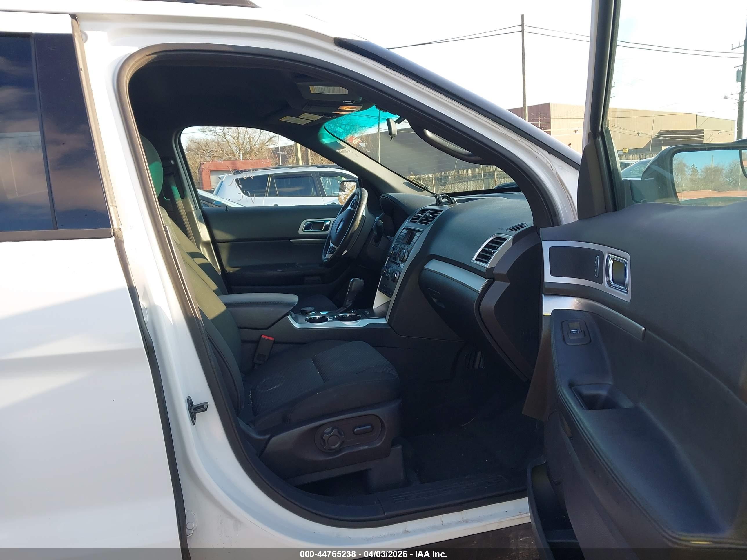 FORD EXPLORER image 5