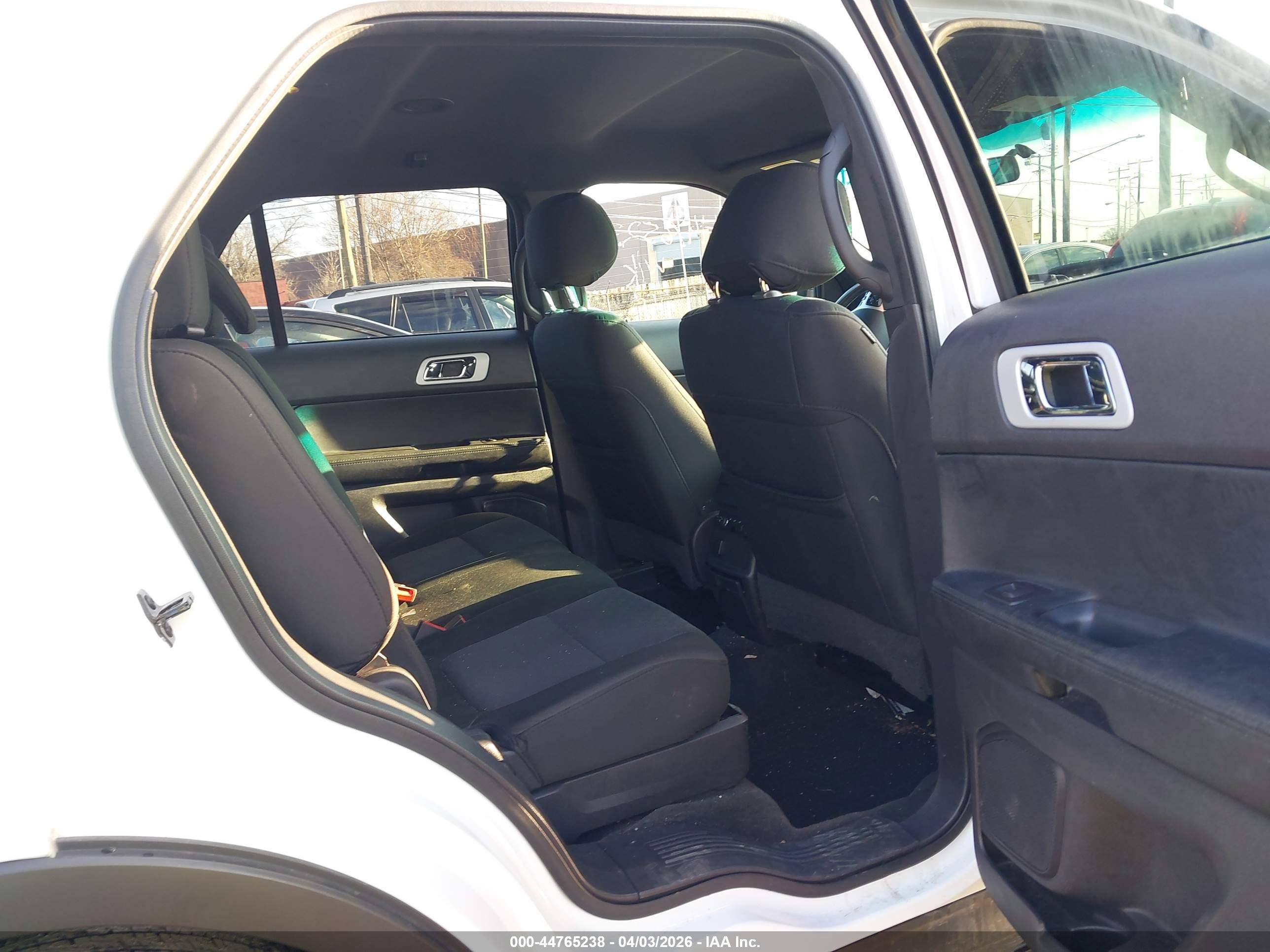 FORD EXPLORER image 8