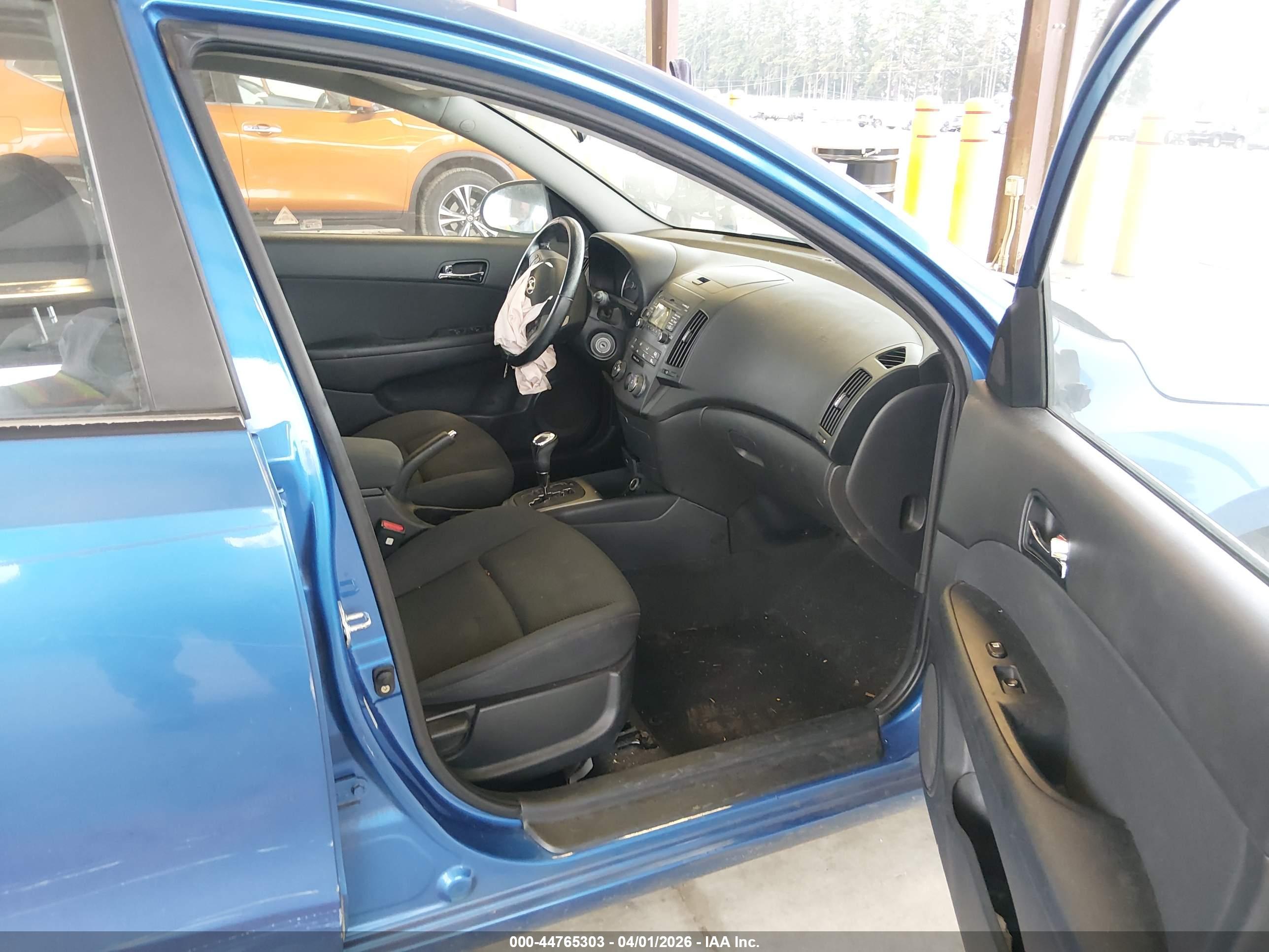HYUNDAI ELANTRA image 5
