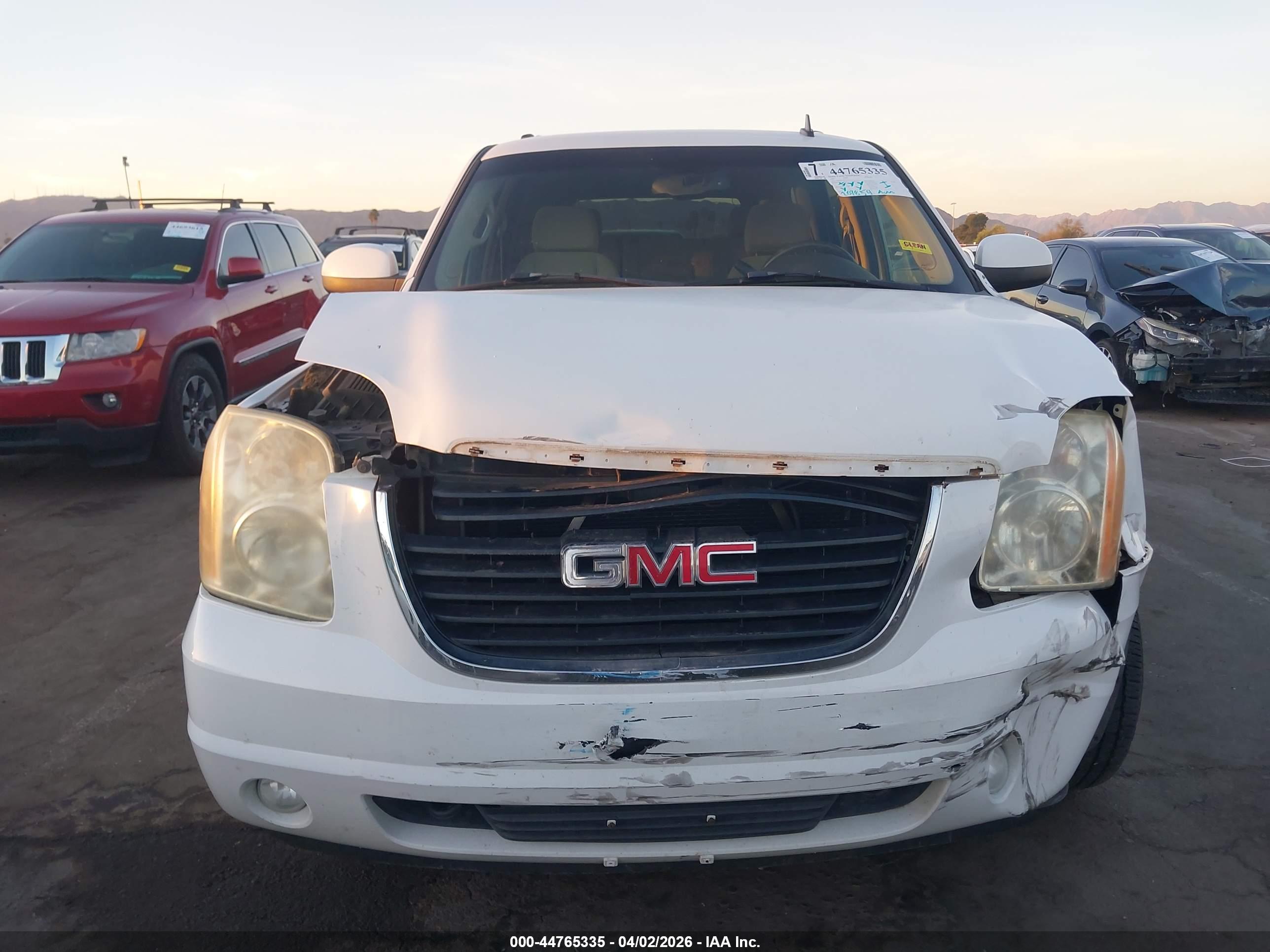 GMC YUKON image 6