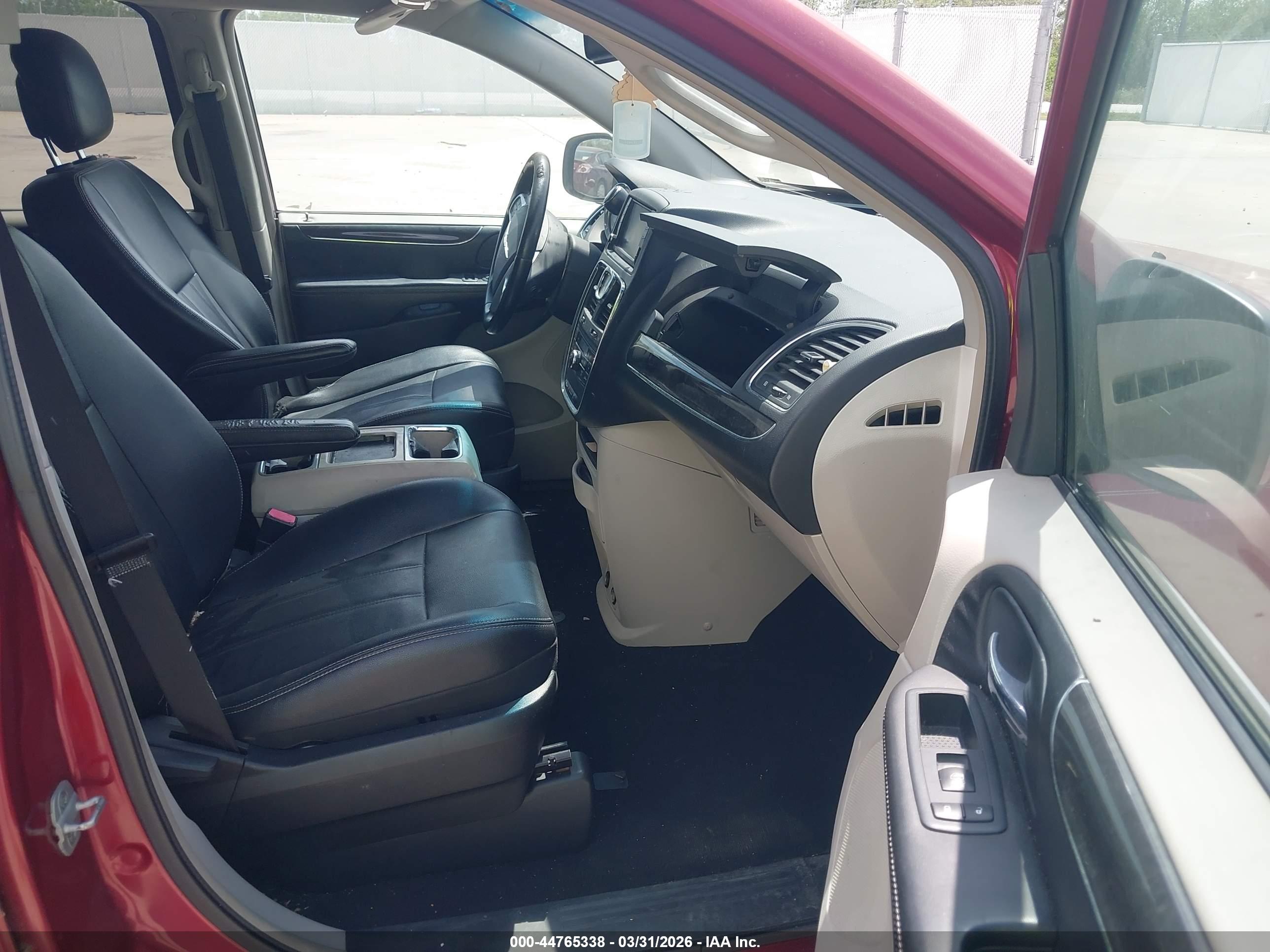 CHRYSLER TOWN image 5