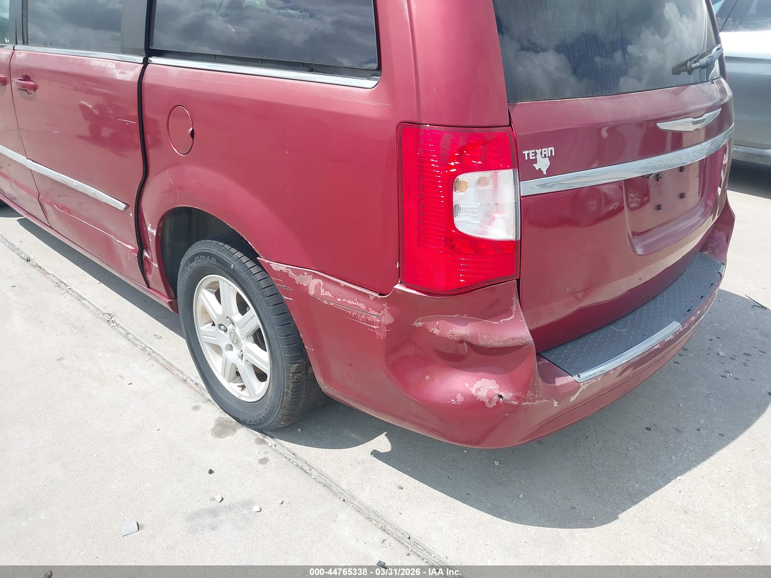 CHRYSLER TOWN image 6