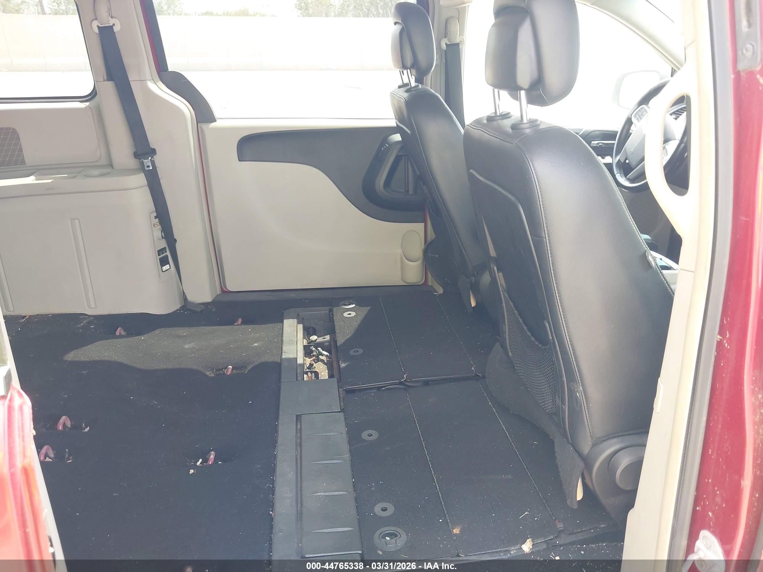 CHRYSLER TOWN image 8