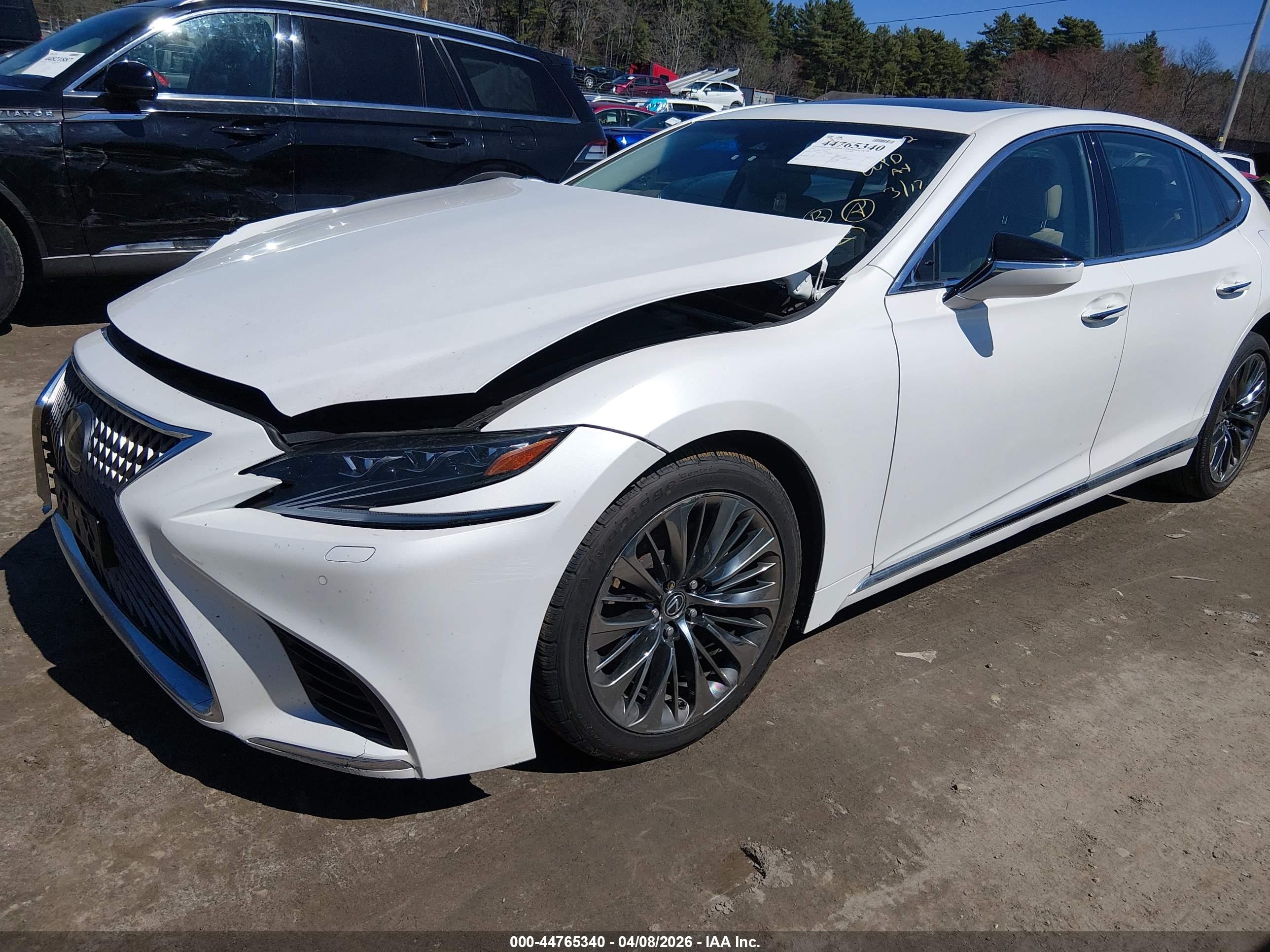 LEXUS LS image 2