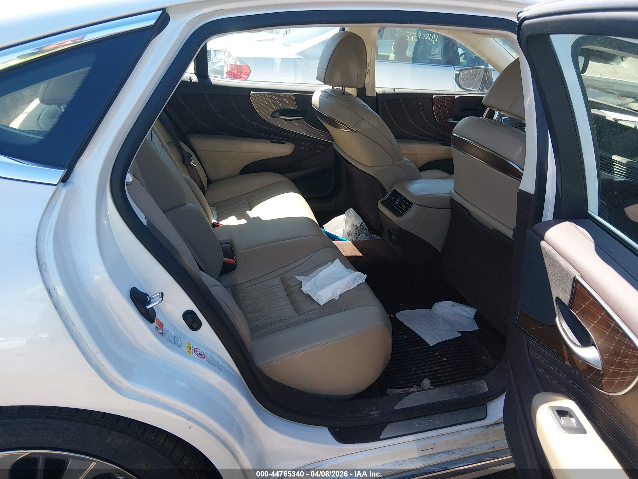 LEXUS LS image 8