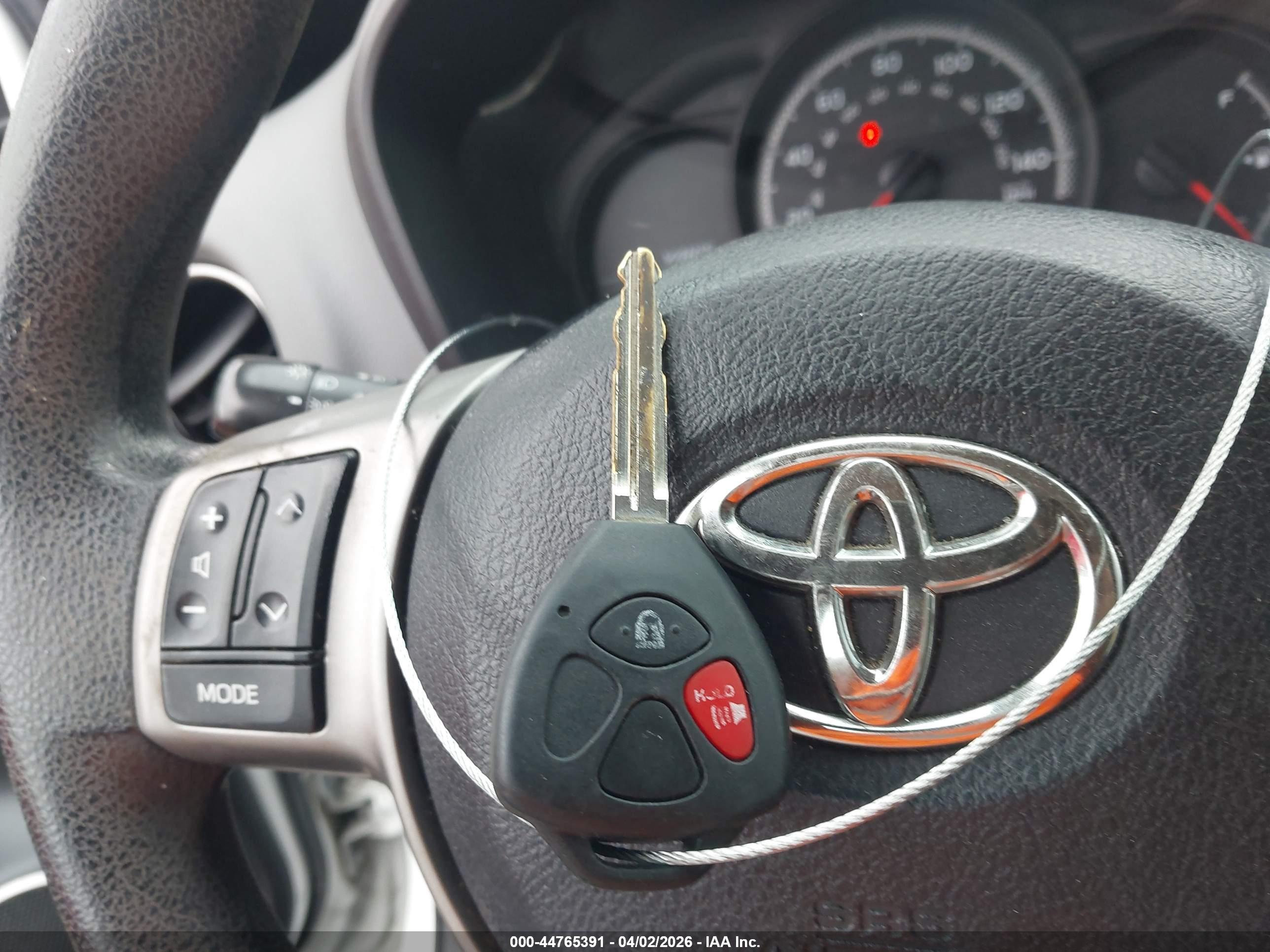 TOYOTA YARIS image 11