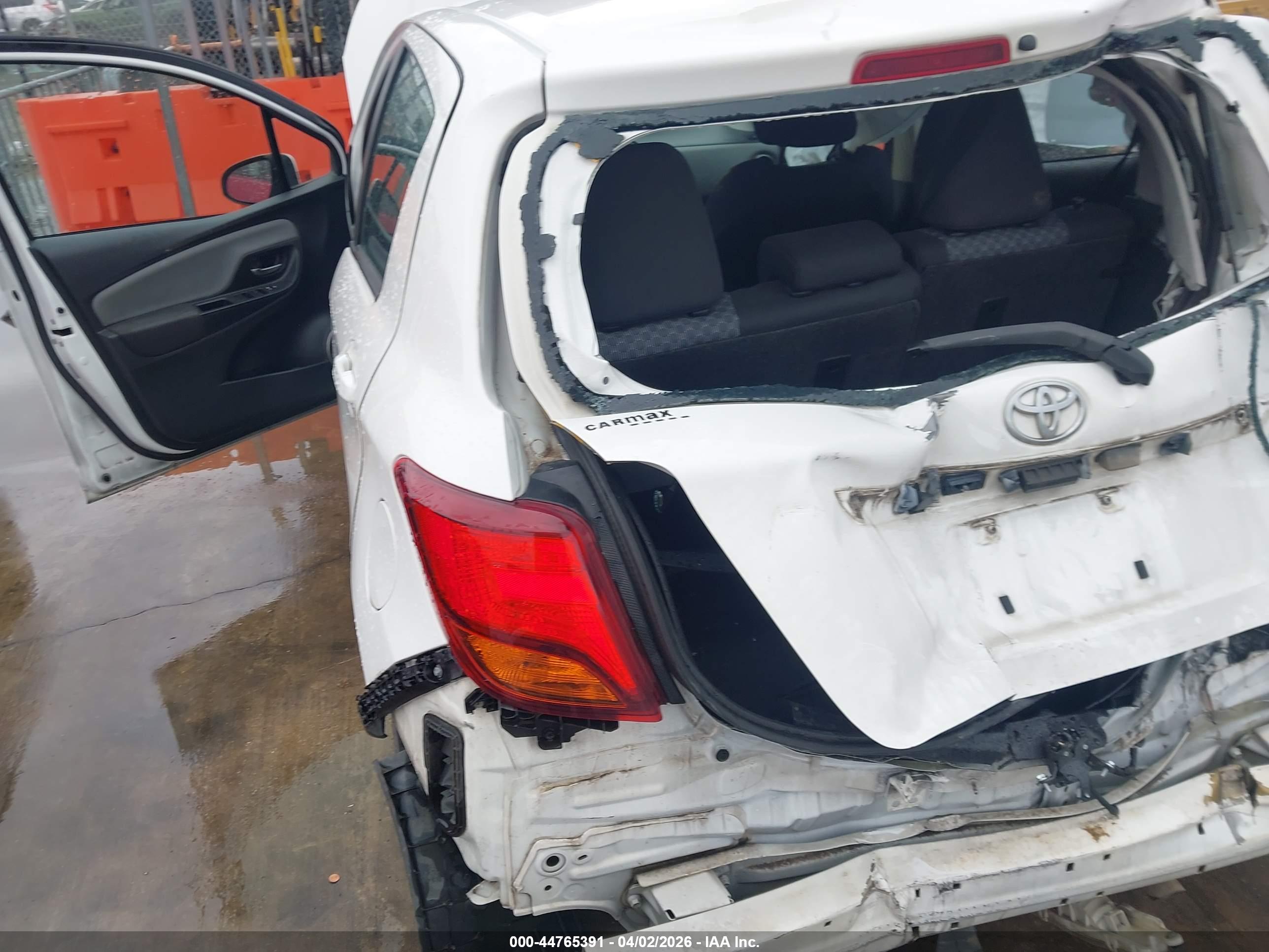 TOYOTA YARIS image 6