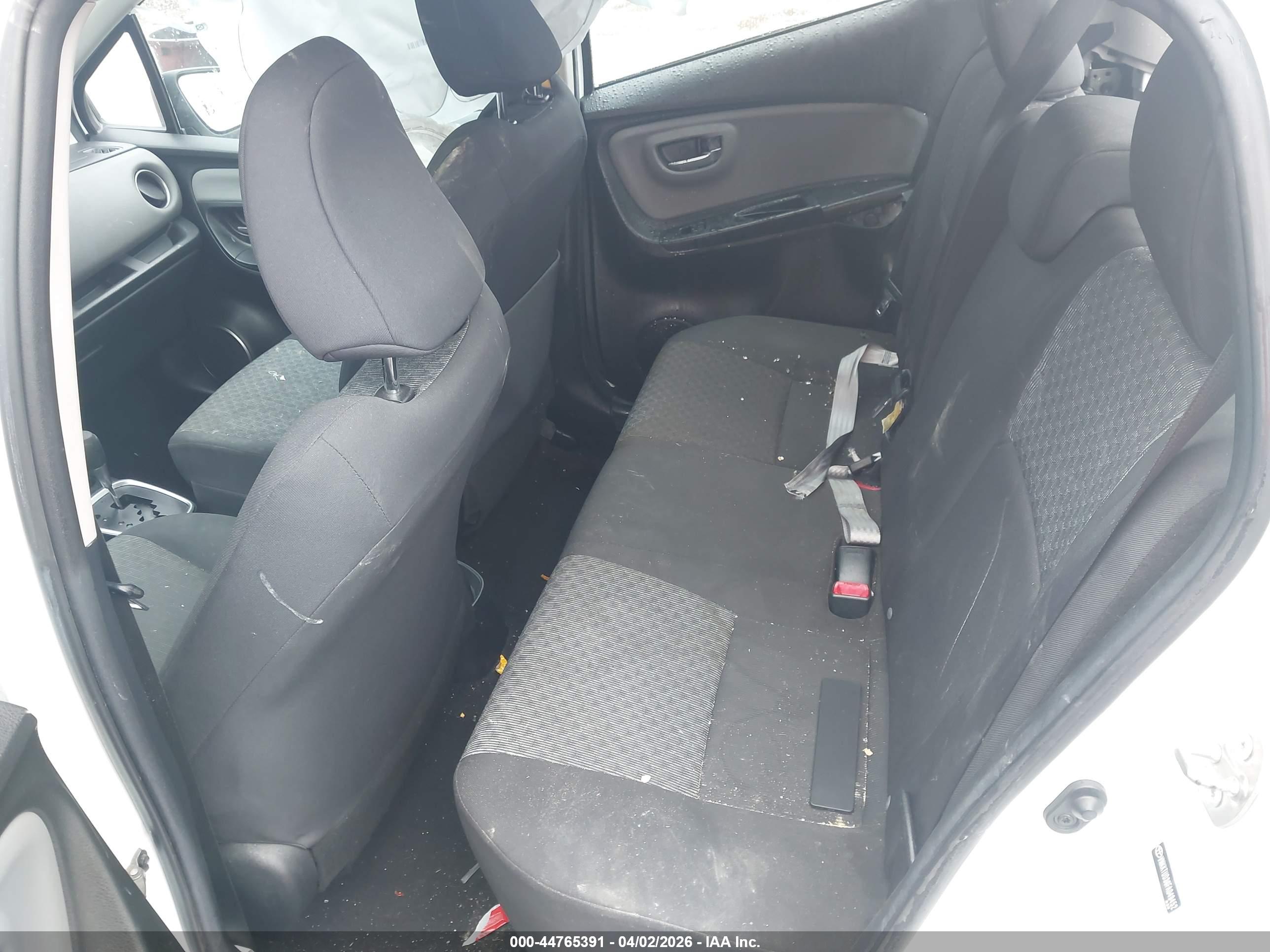 TOYOTA YARIS image 8