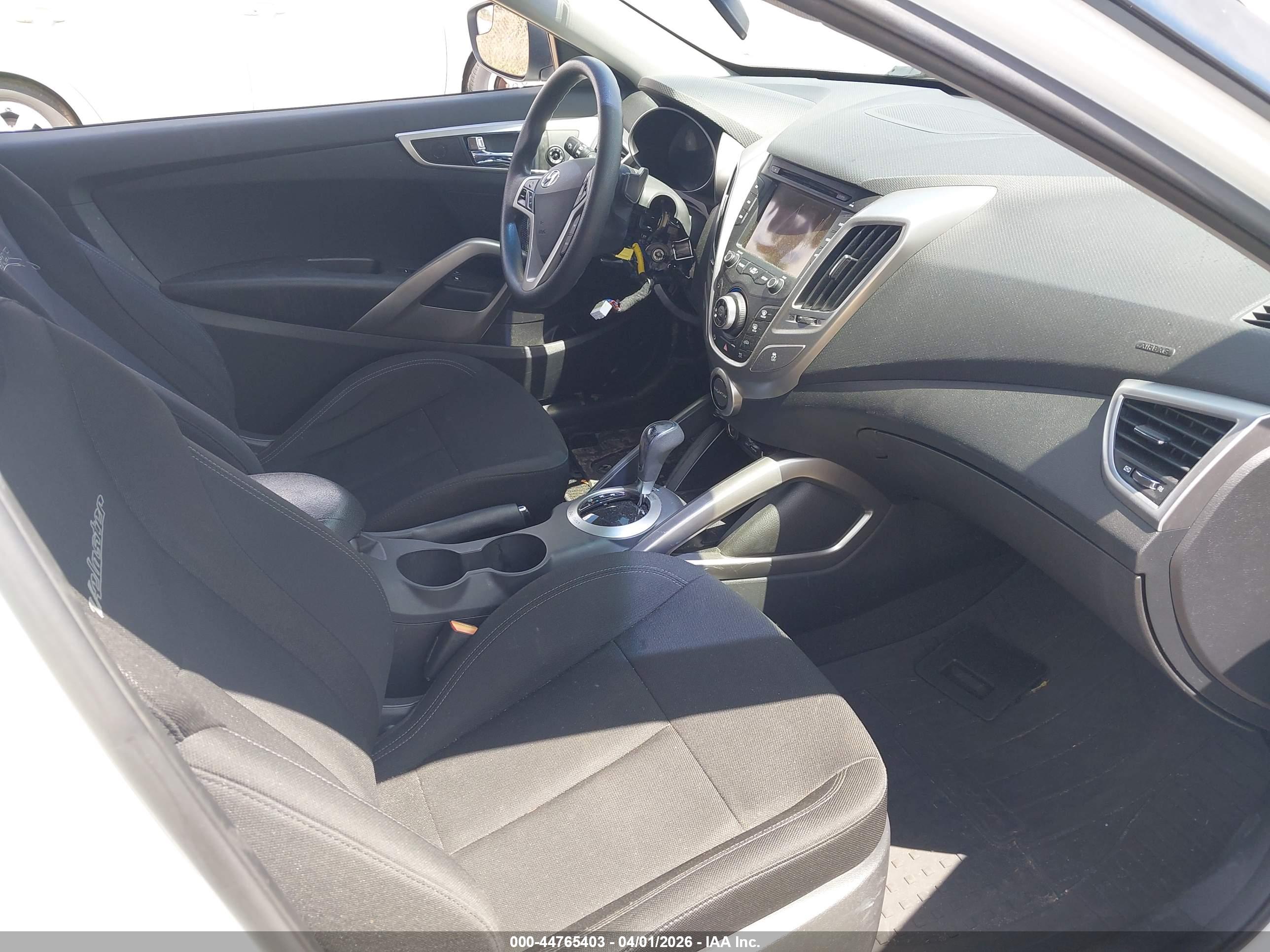 HYUNDAI VELOSTER image 5