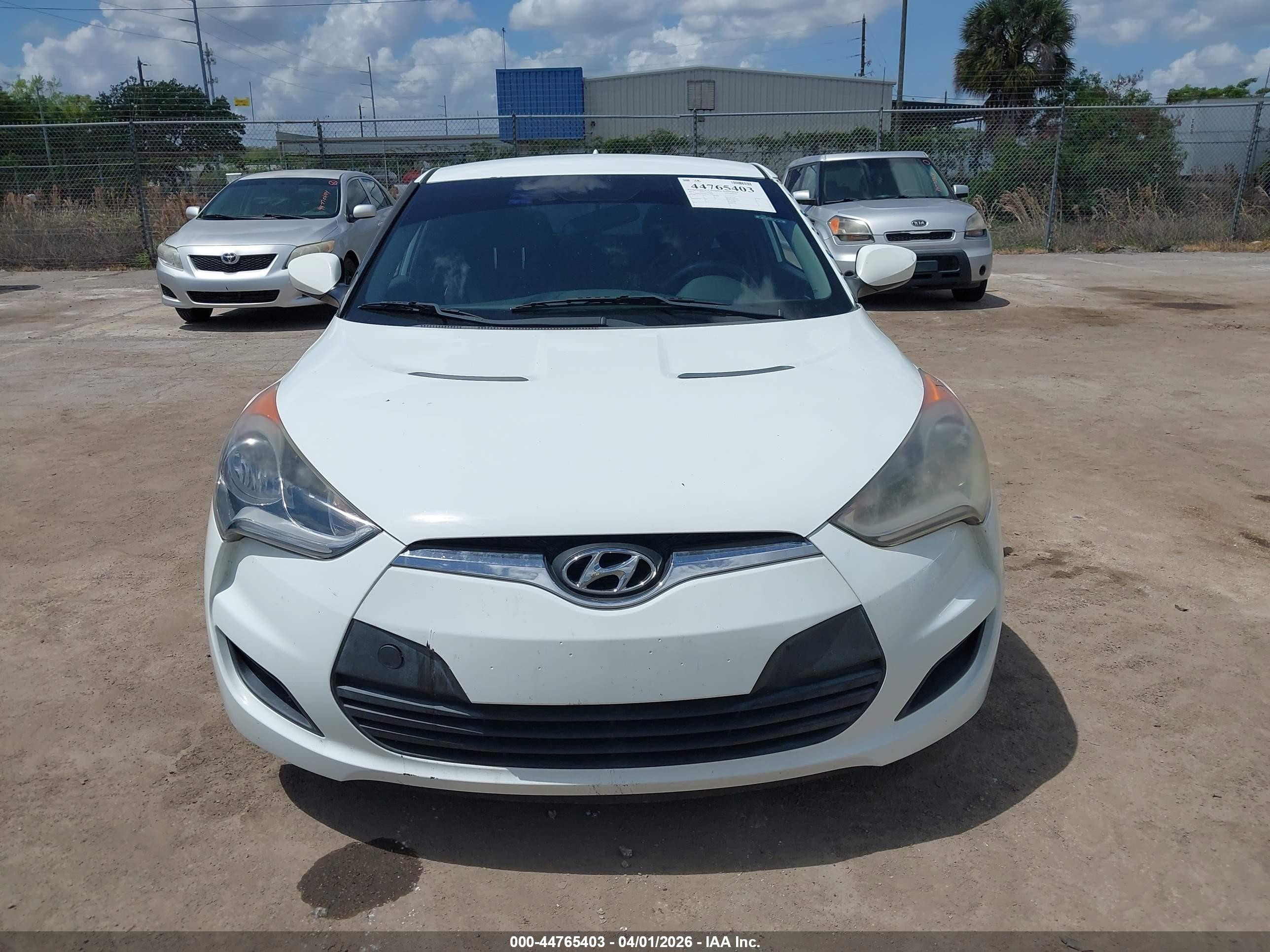 HYUNDAI VELOSTER image 6