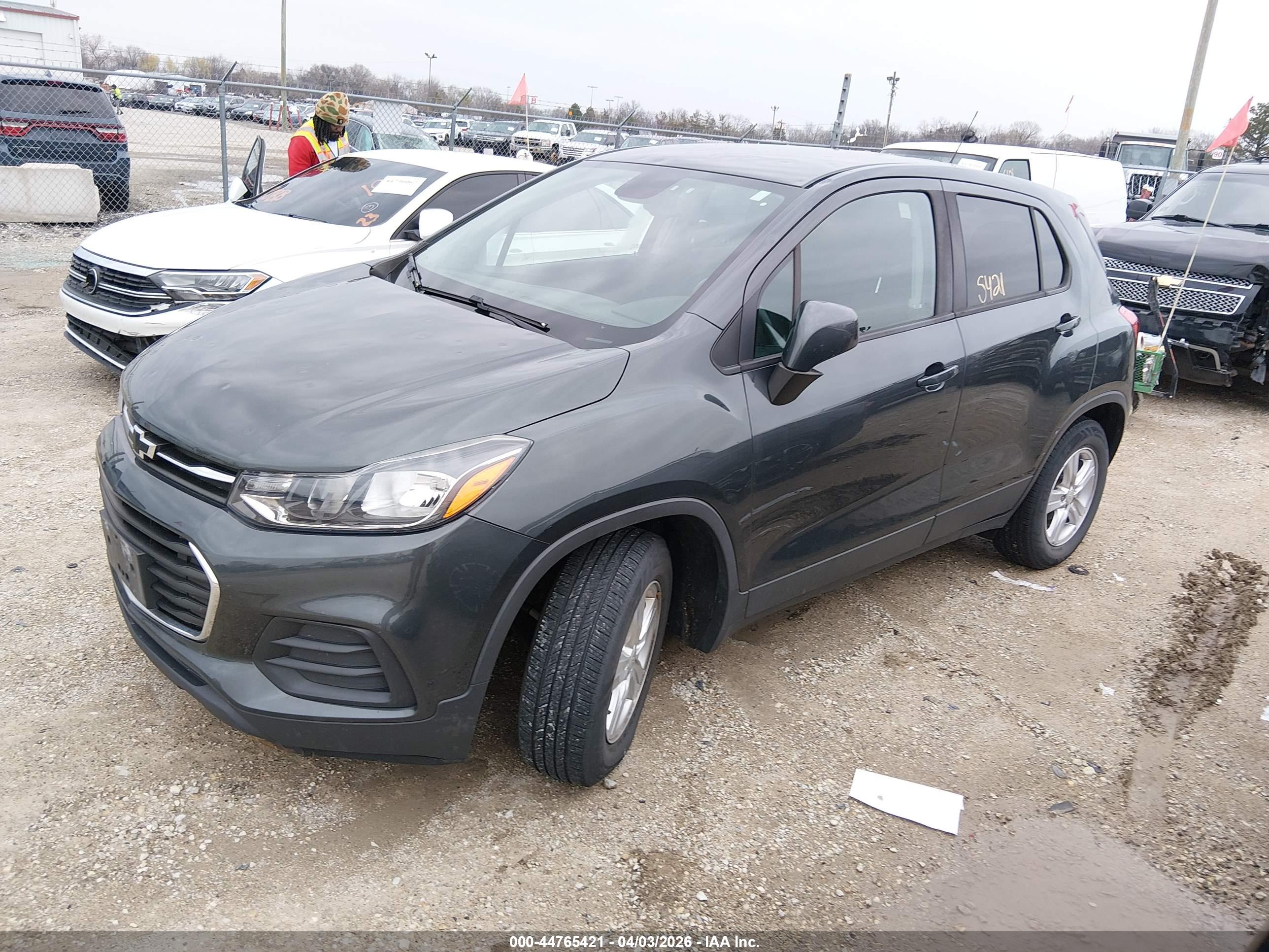 CHEVROLET TRAX image 2
