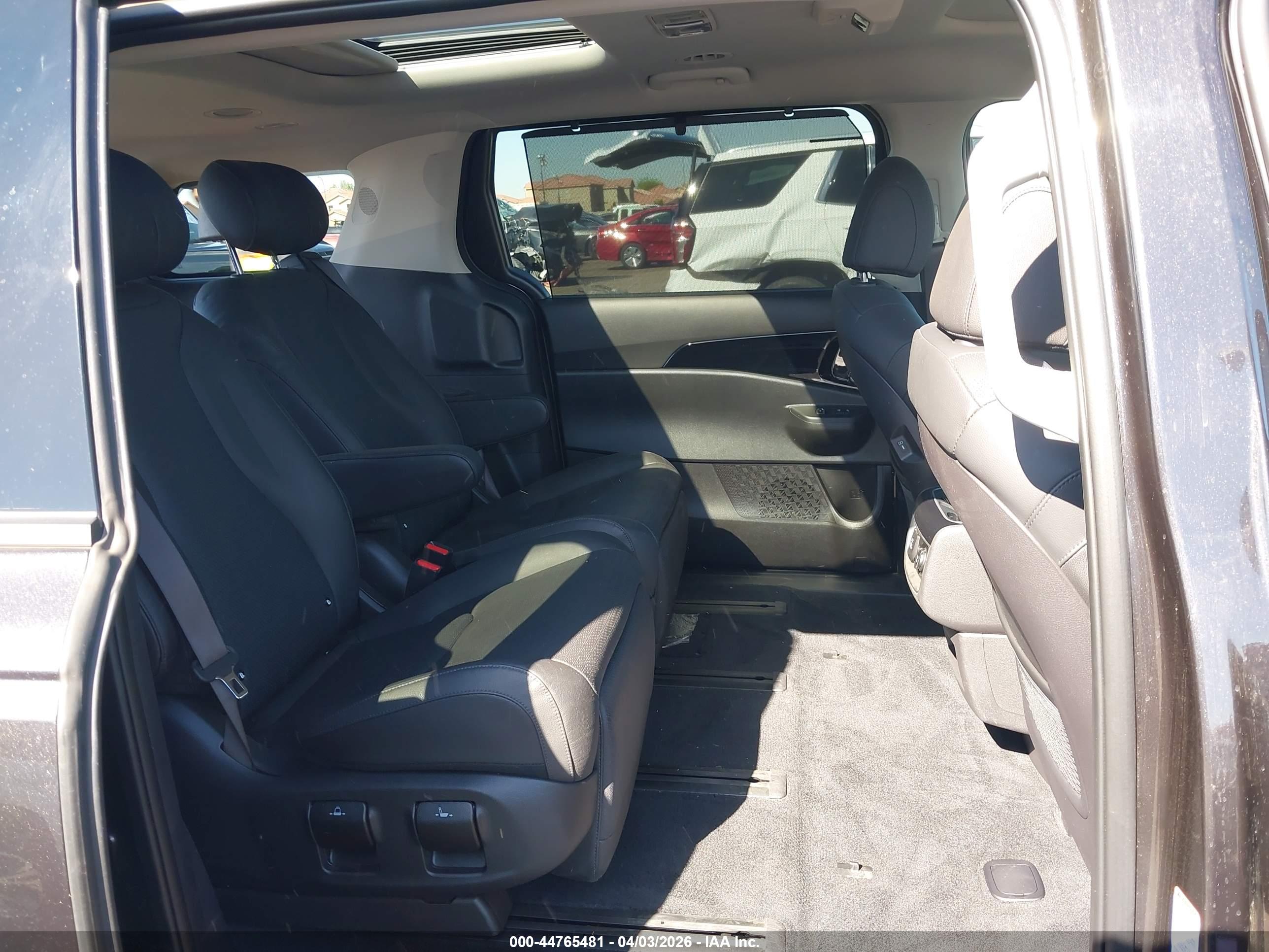 KIA CARNIVAL image 8