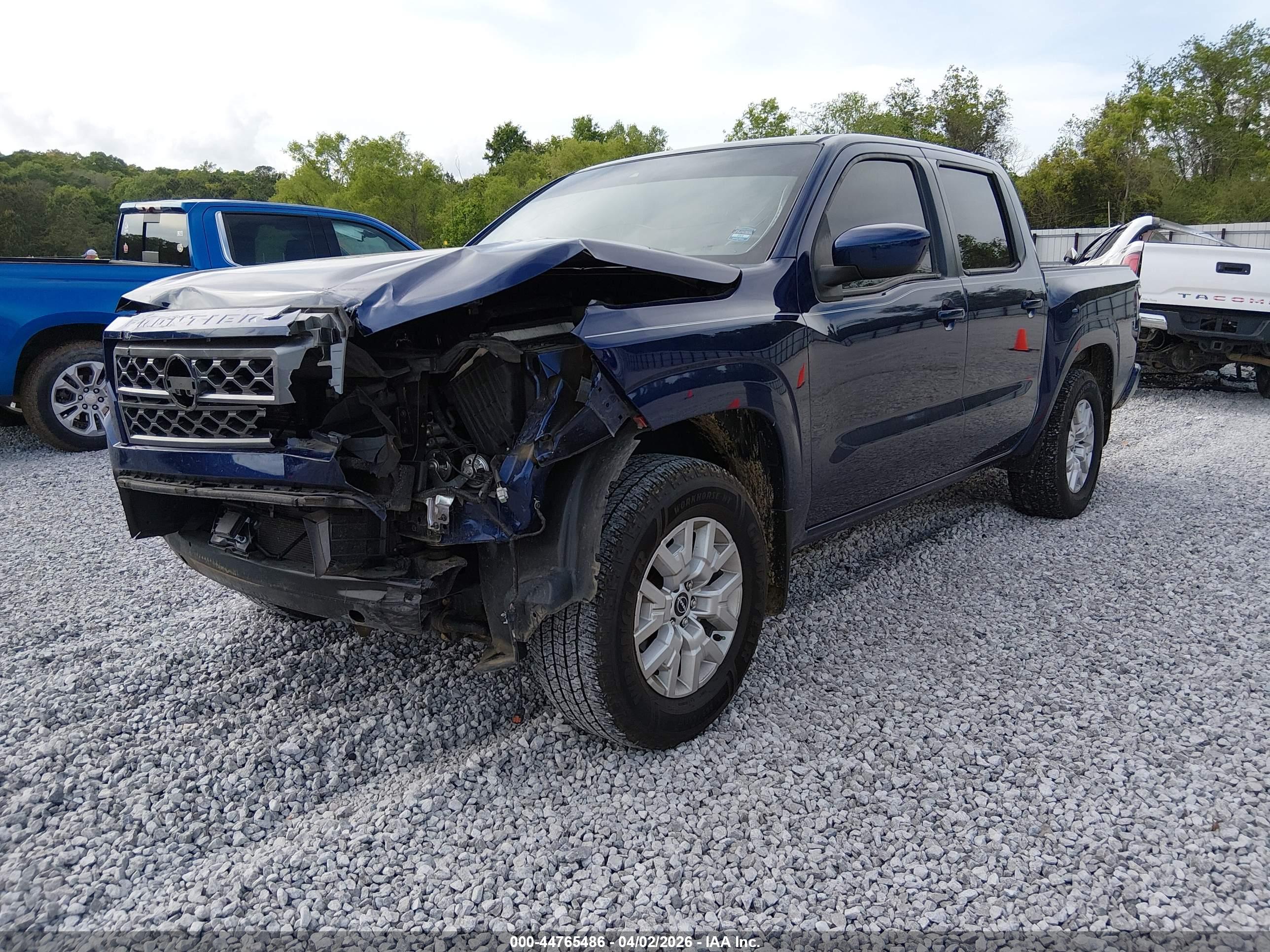 NISSAN FRONTIER image 2