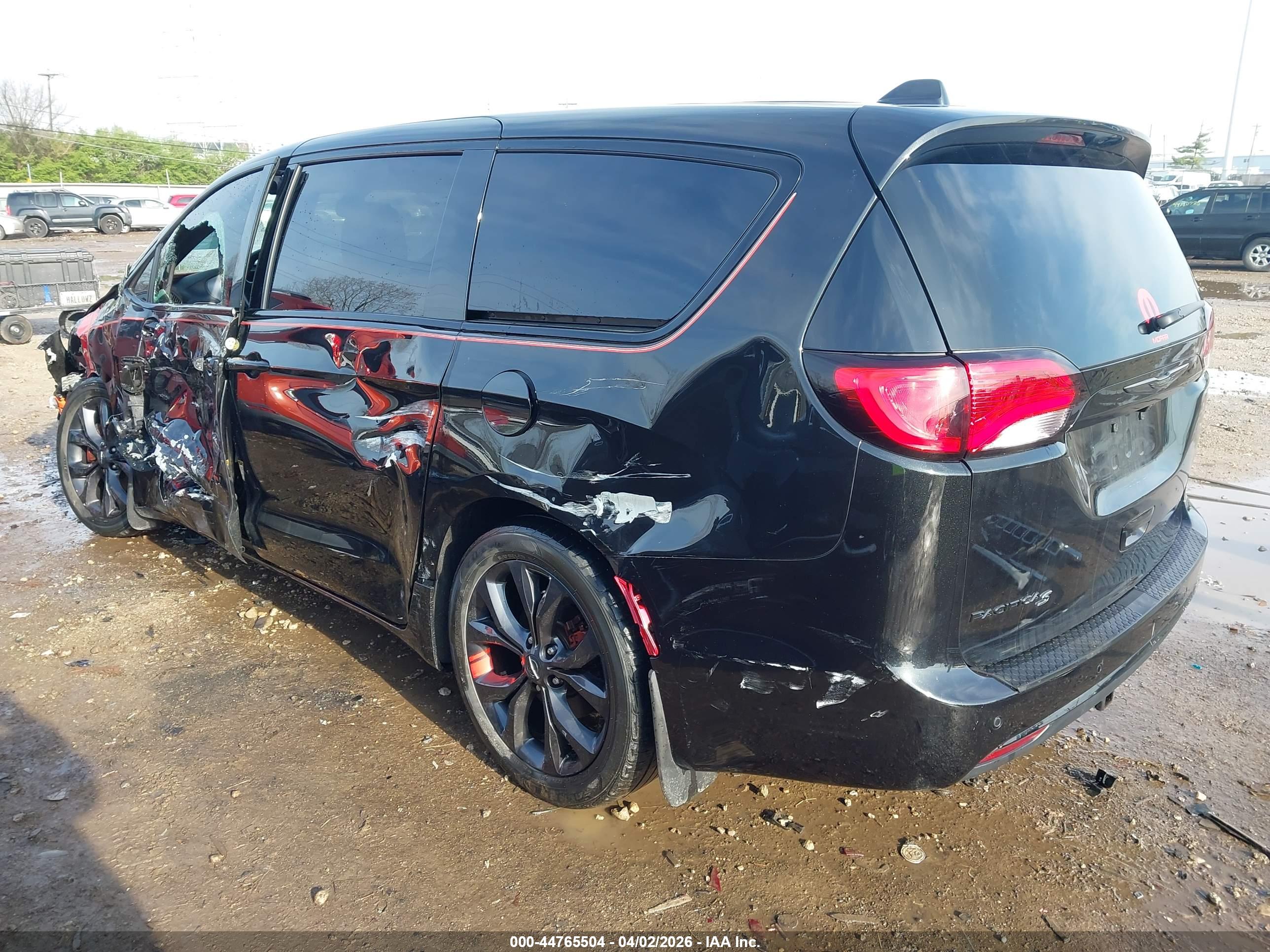 CHRYSLER PACIFICA image 3